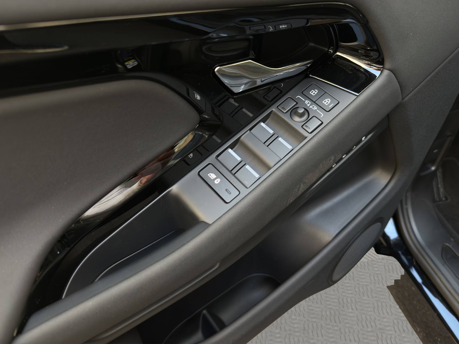 LAND ROVER Range Rover Evoque 1.5 T 270e S-image-12
