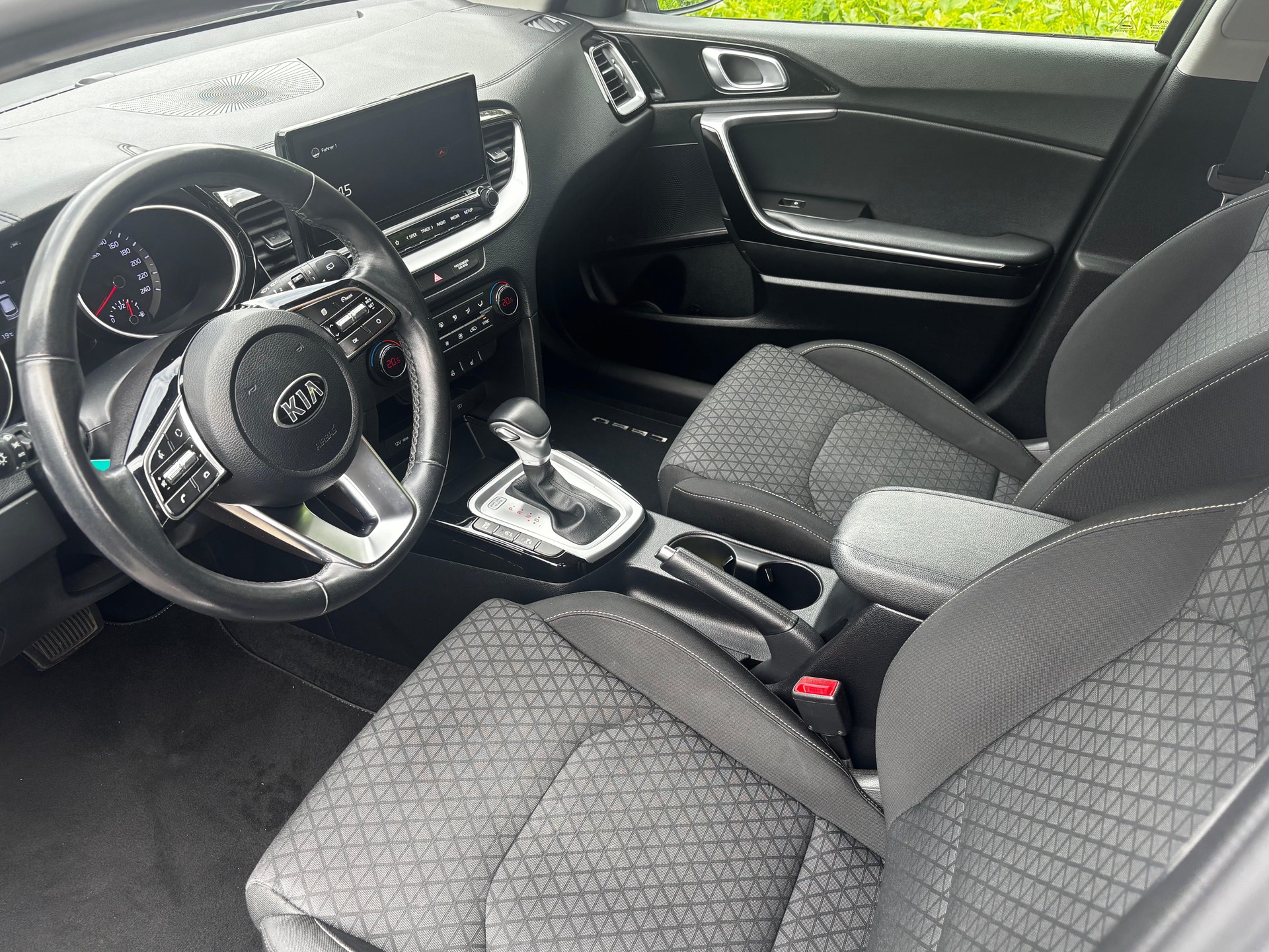 KIA Ceed 1.5 T-GDi MHEV Power-image-9