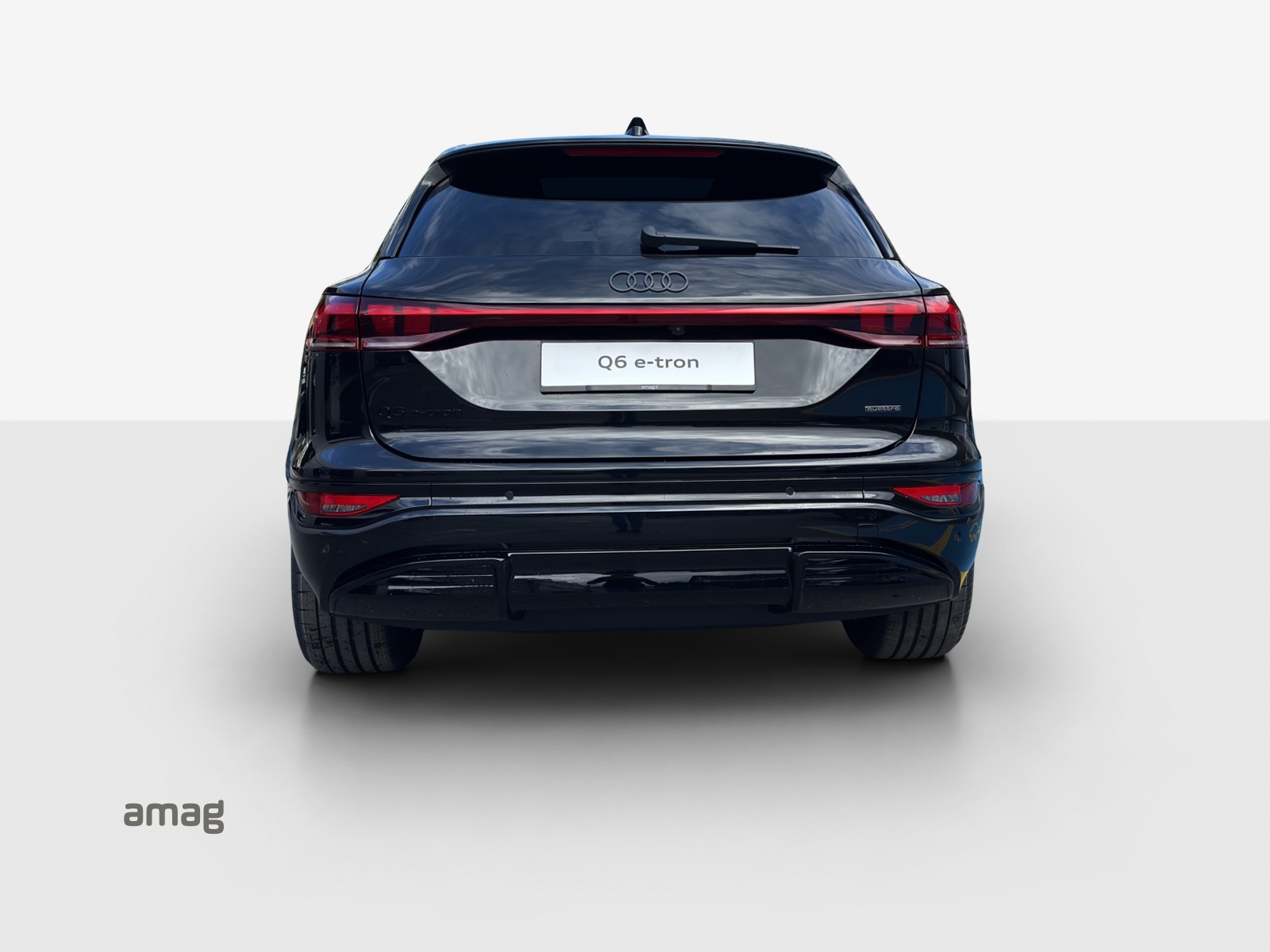 AUDI Q6 e-tron quattro-showroom-element-3
