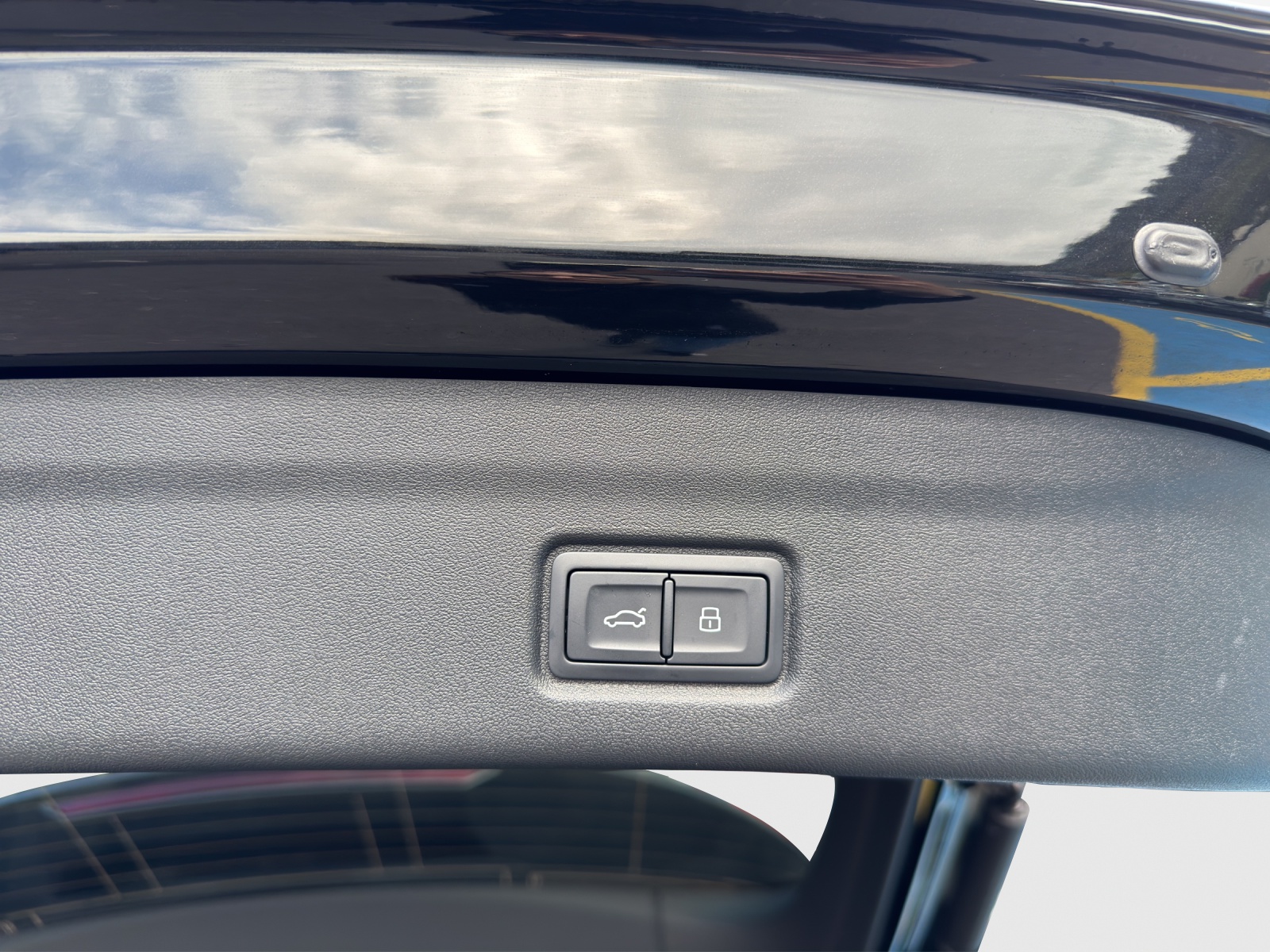 AUDI Q6 e-tron quattro-image-13