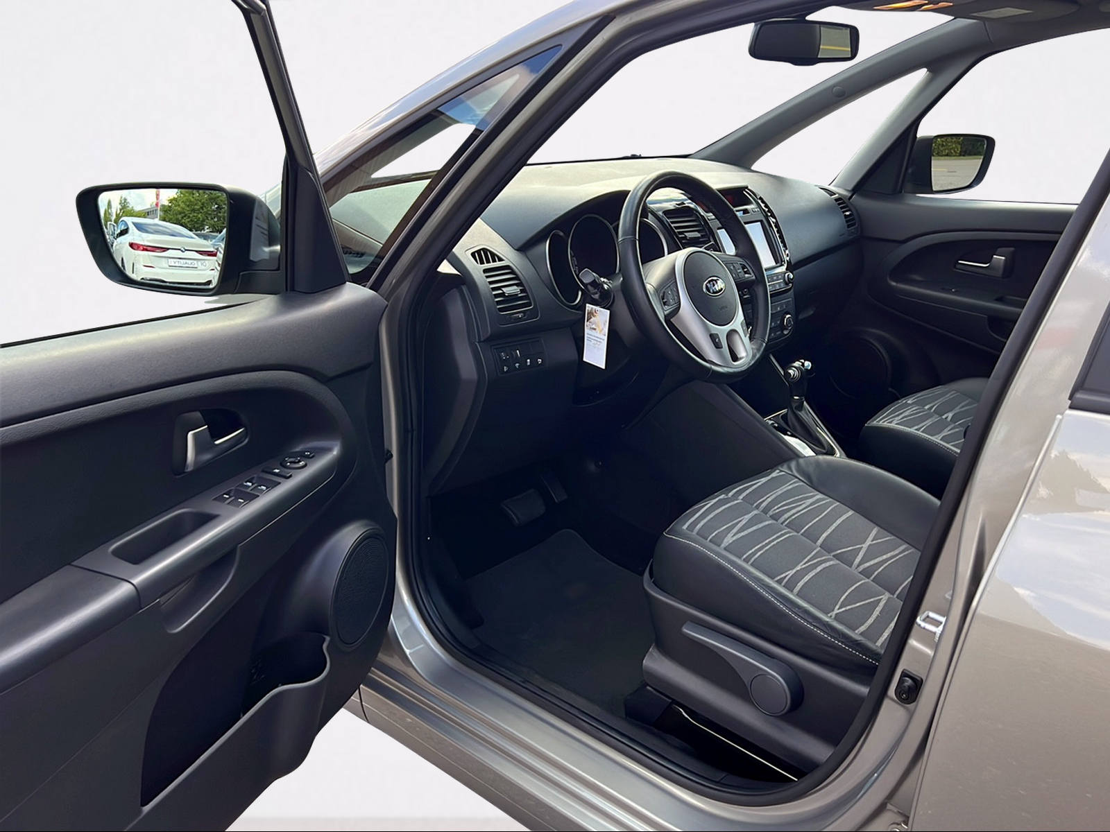 KIA Venga 1.6 CVVT Swiss Champion Automatic-image-10