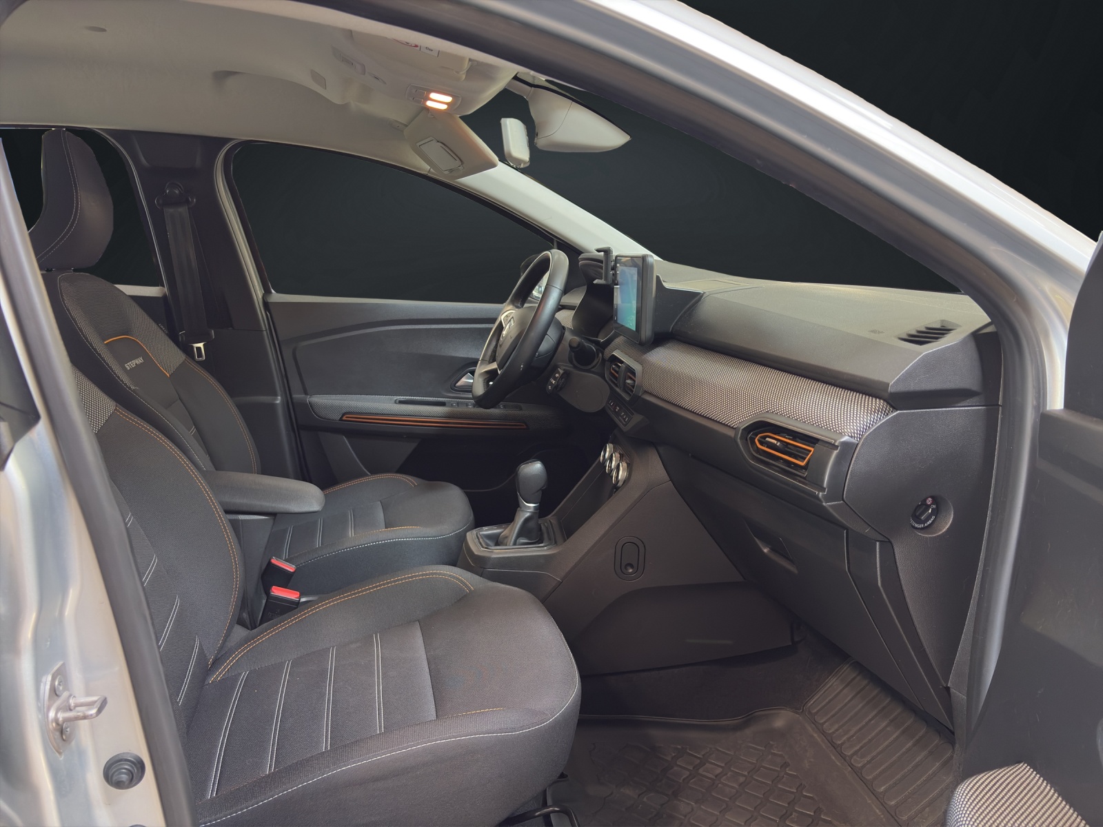 DACIA Sandero Stepway TCe 90 Comfort CVT-image-10