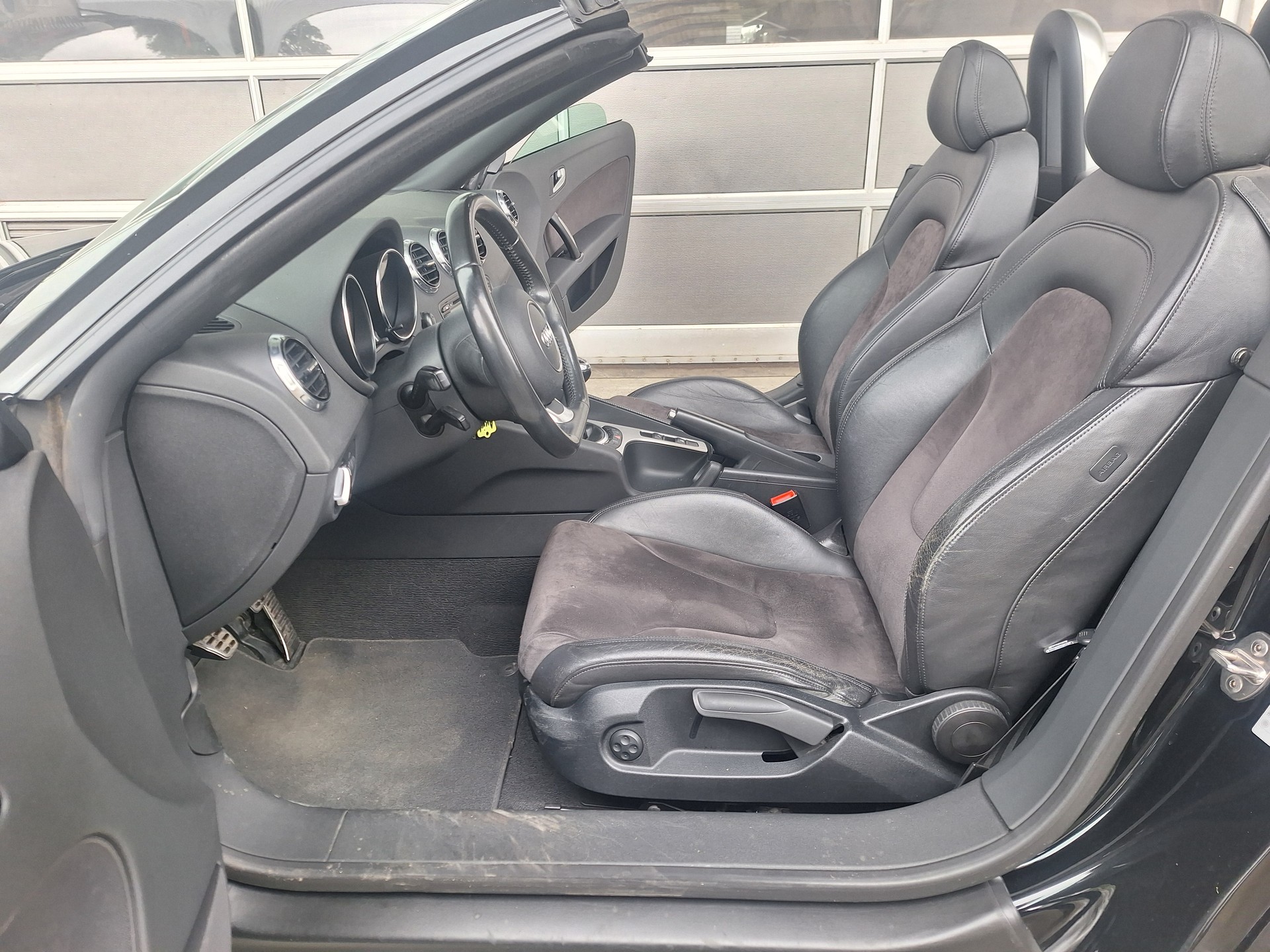 AUDI Cabi-image-9