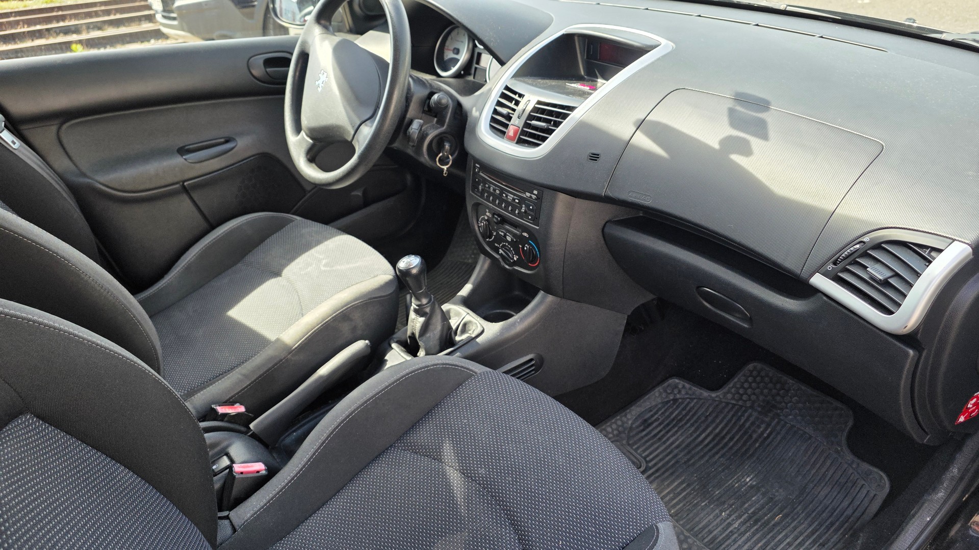 PEUGEOT 206+ 1.4 Trendy-image-9