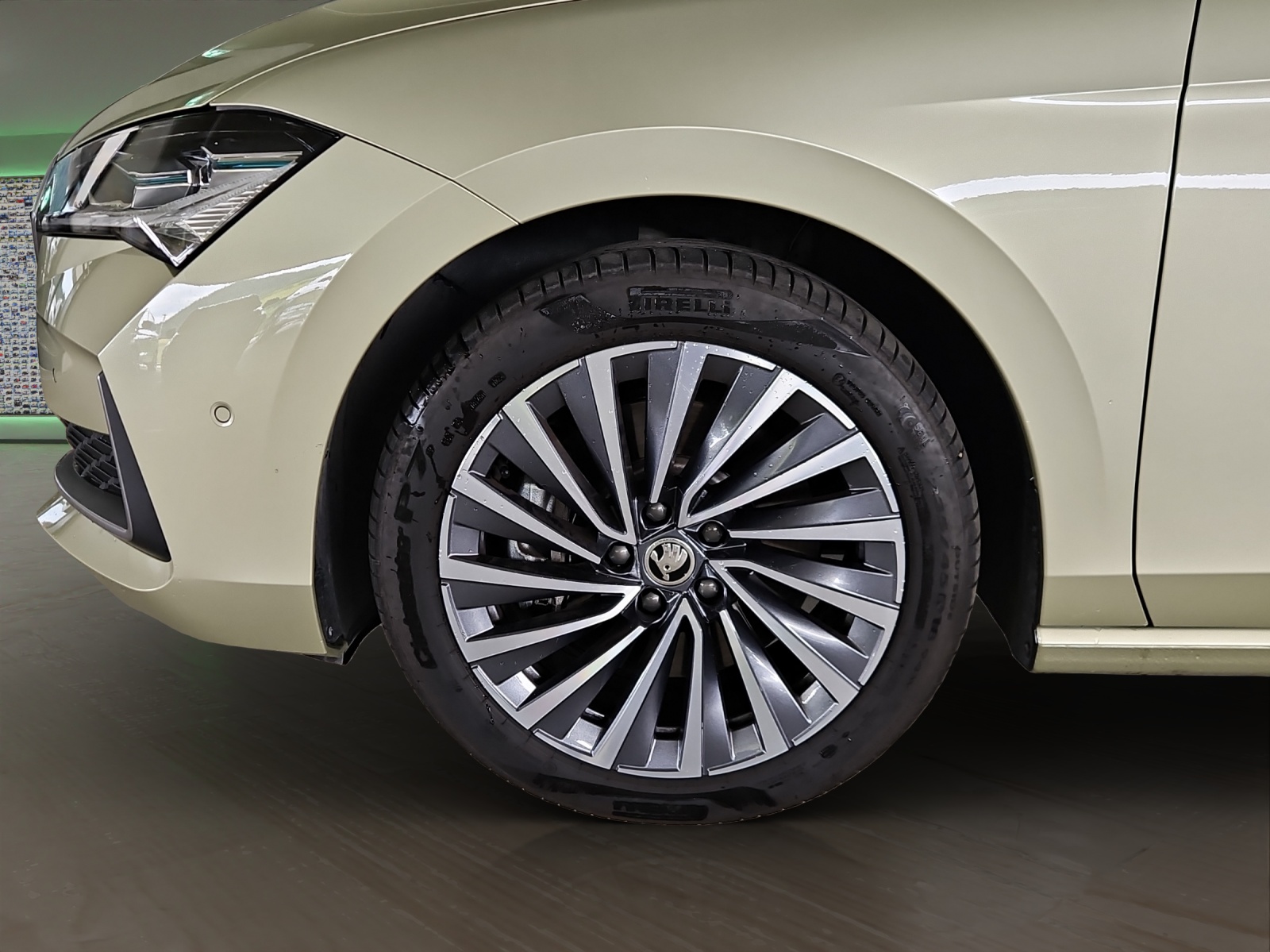 SKODA Superb Combi 2.0 TDi L&K 4x4 DSG-image-4
