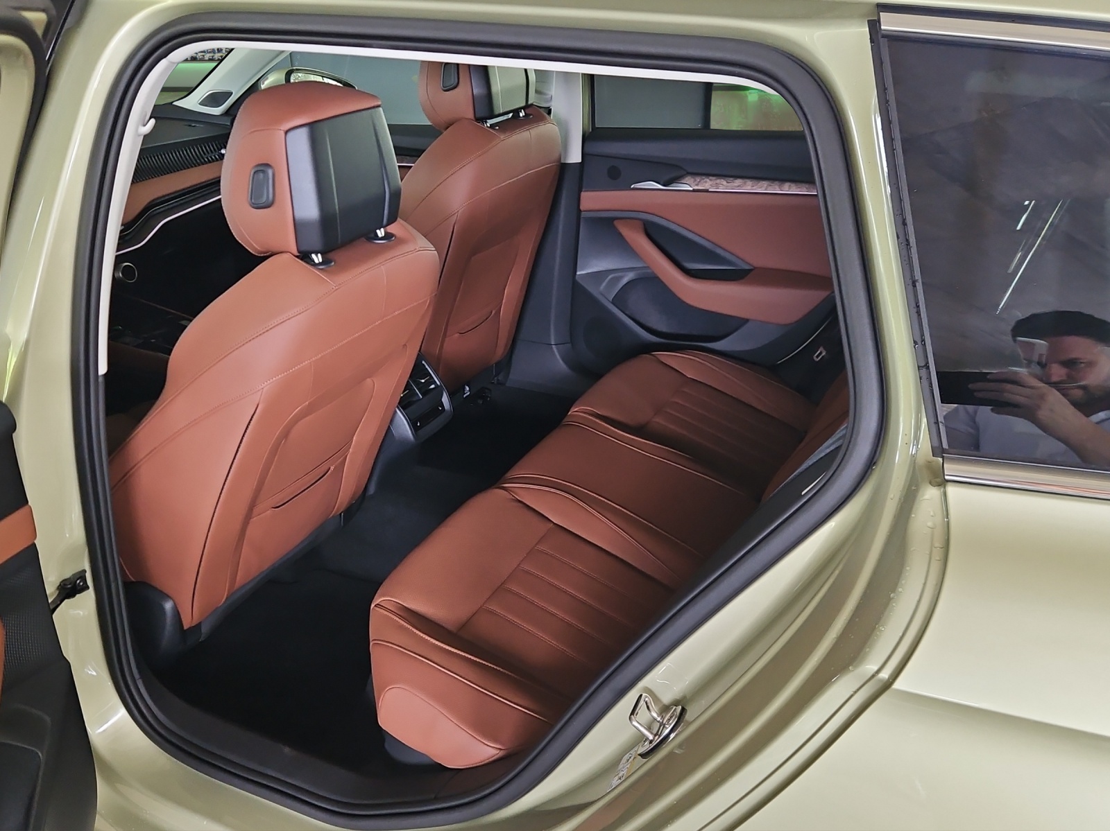 SKODA Superb Combi 2.0 TDi L&K 4x4 DSG-image-9