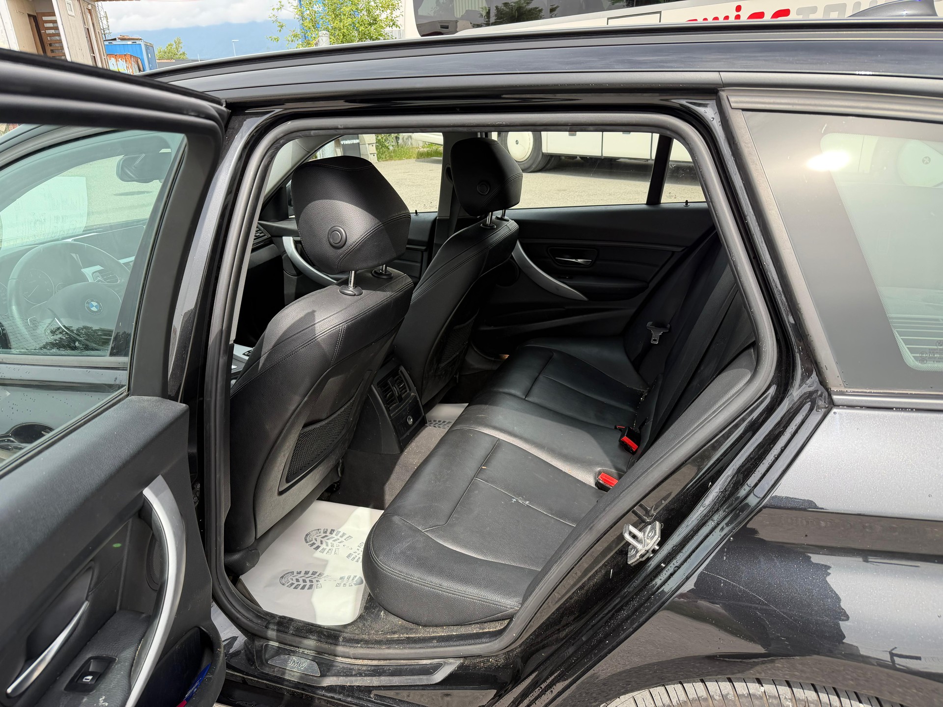 BMW 320d xDrive Touring Sport Line Steptronic-image-9