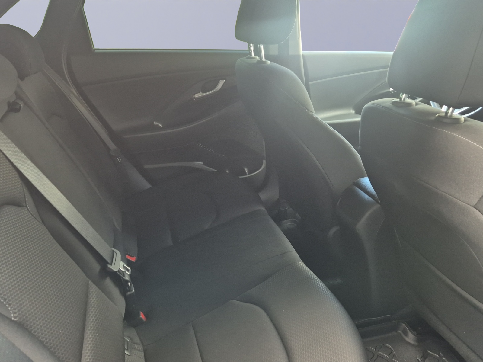 HYUNDAI i30 1.4 T-GDI Amplia DCT-image-13