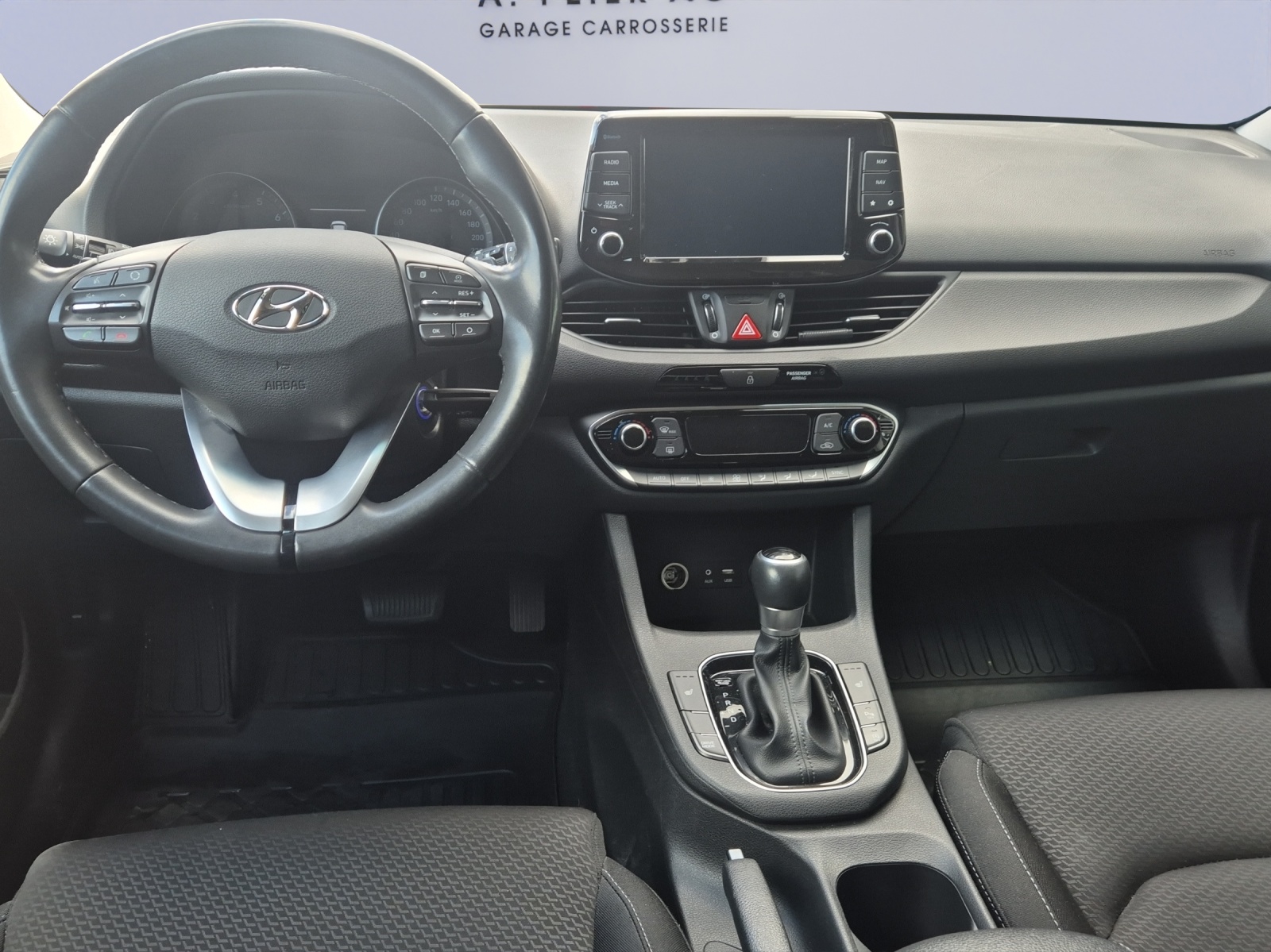 HYUNDAI i30 1.4 T-GDI Amplia DCT-image-8