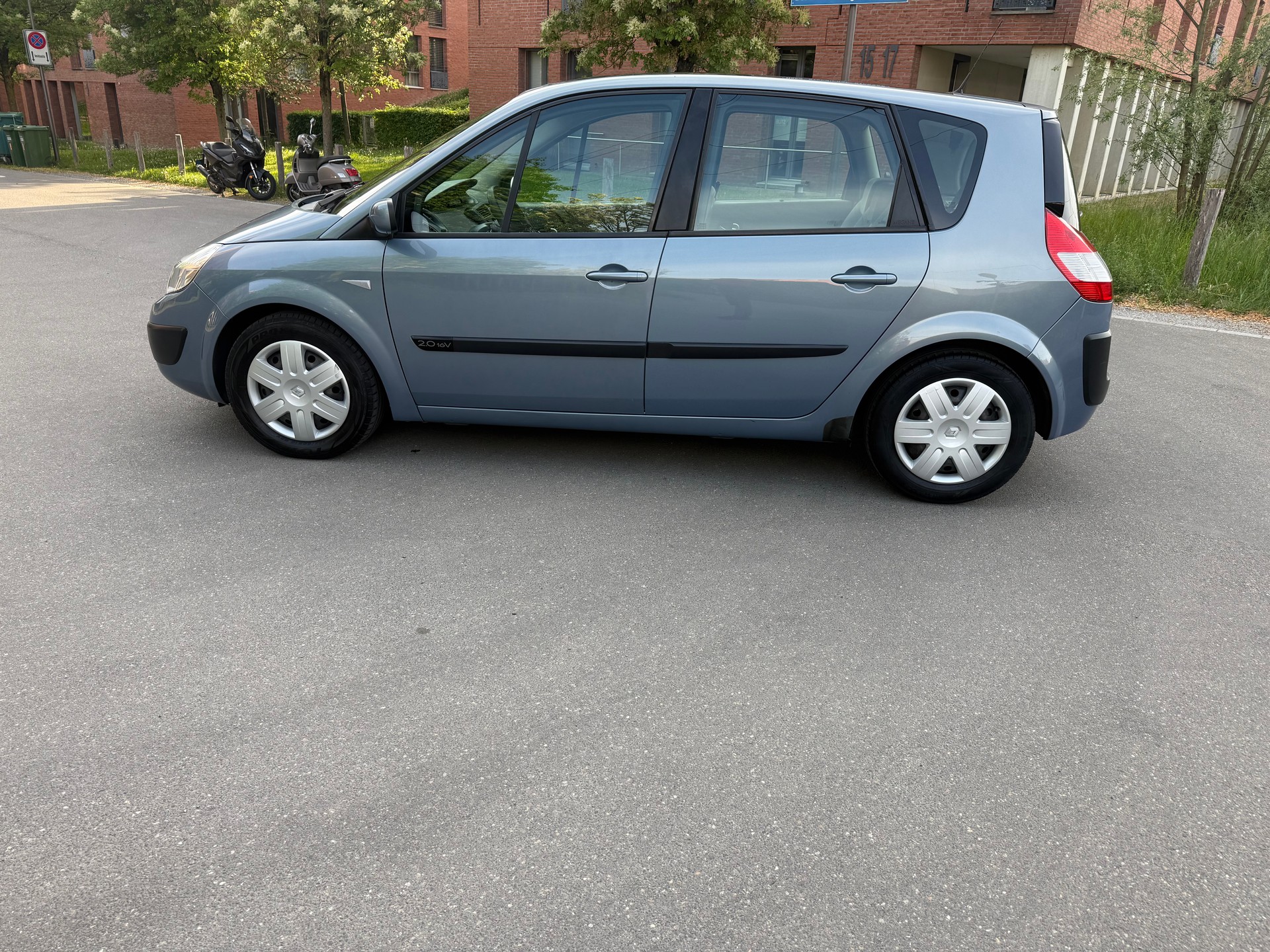 RENAULT Scénic 2.0 16V Fairway-image-11