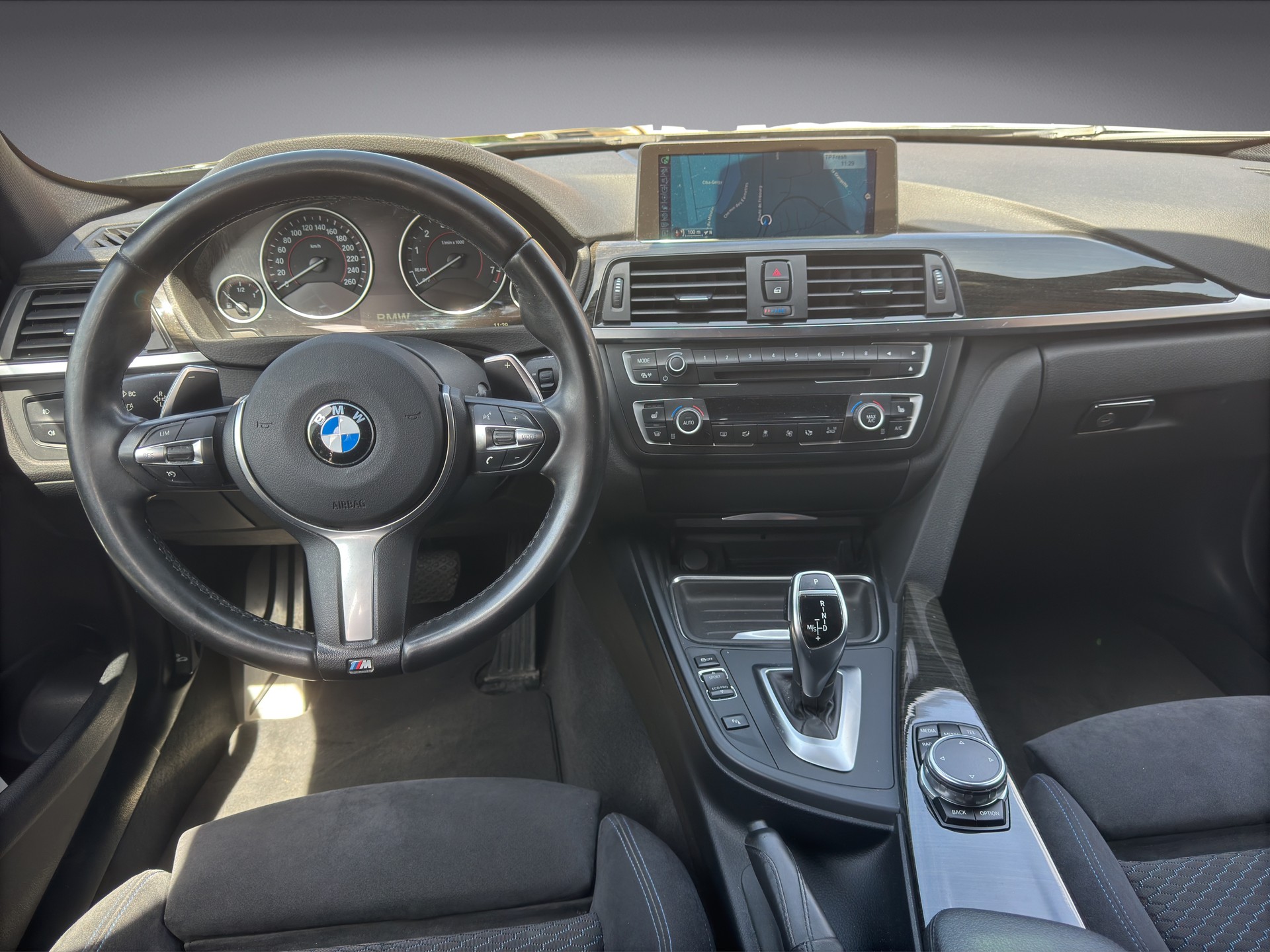 BMW 328i Touring-image-8