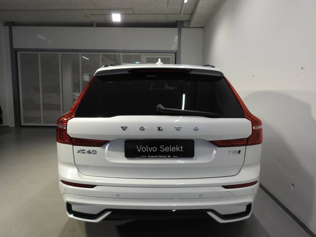 VOLVO XC60 2.0 T6 TE Plus Dark eAWD-image-4