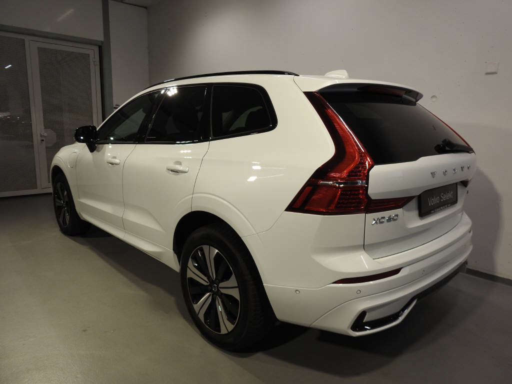 VOLVO XC60 2.0 T6 TE Plus Dark eAWD-image-3