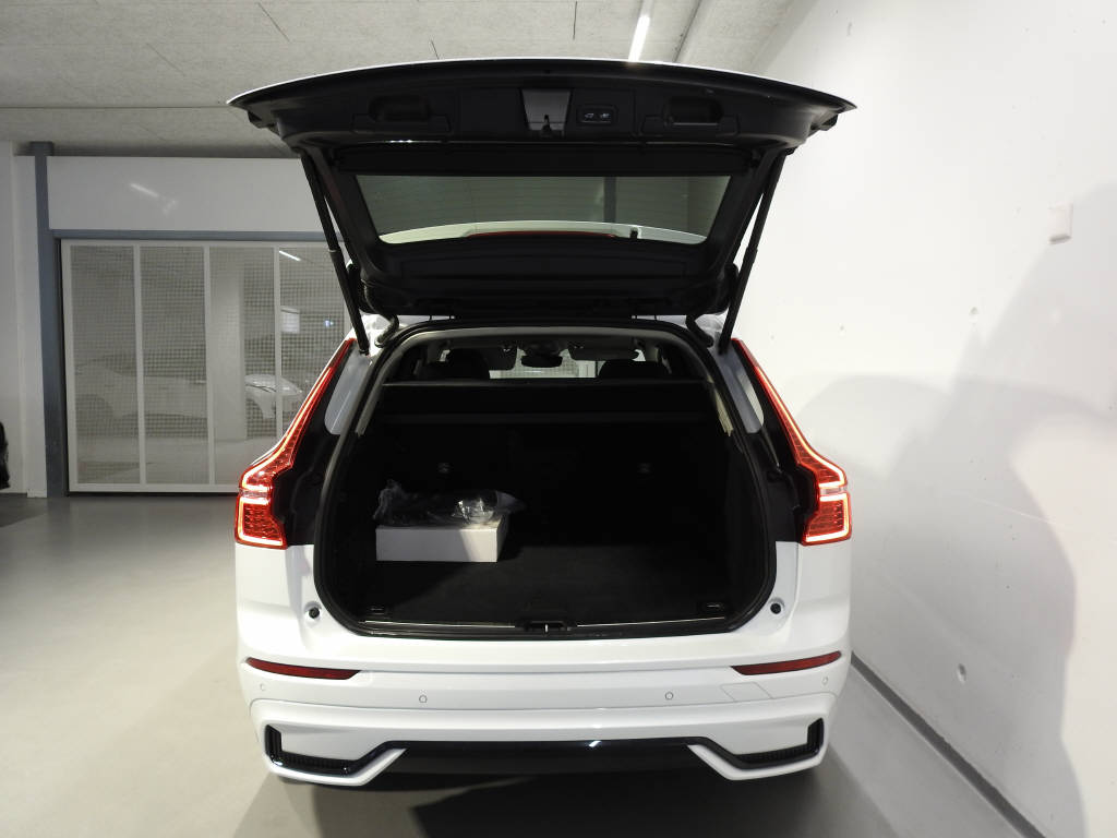 VOLVO XC60 2.0 T6 TE Plus Dark eAWD-image-9