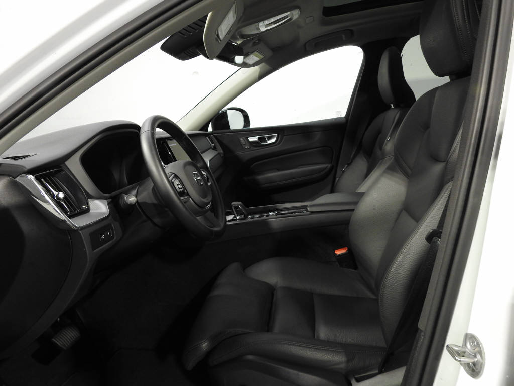VOLVO XC60 2.0 T6 TE Plus Dark eAWD-image-7