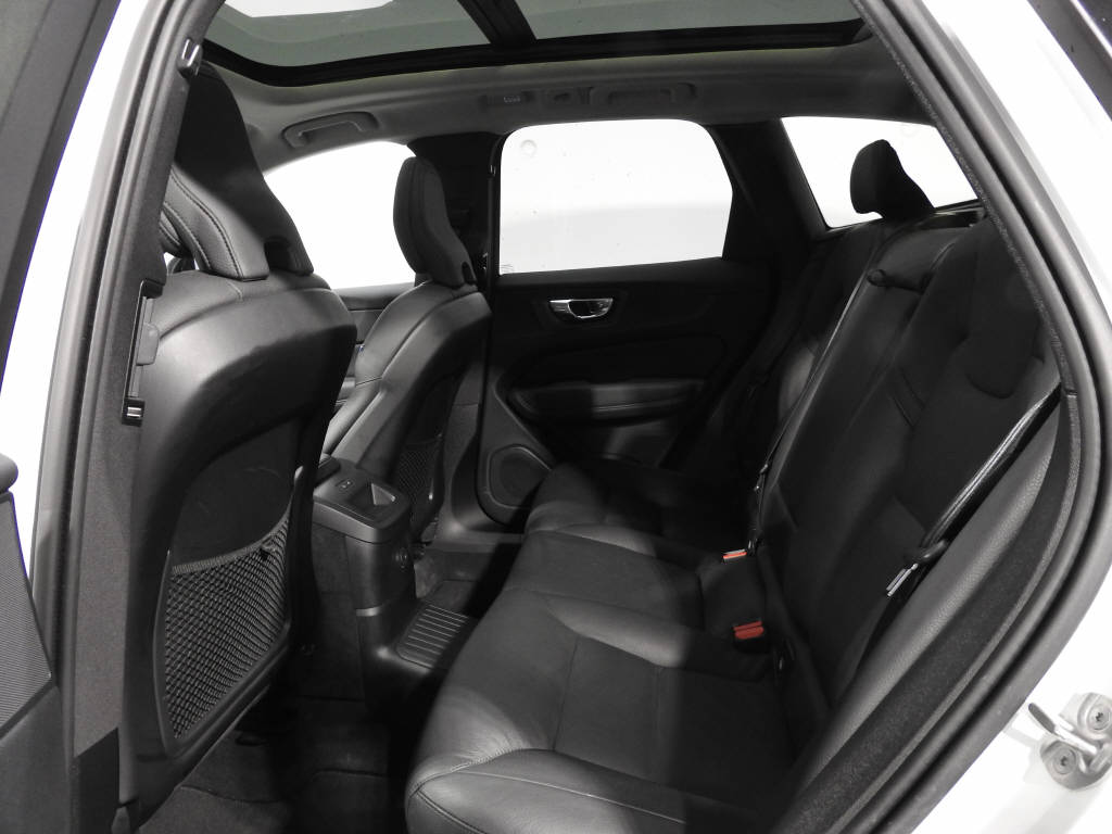 VOLVO XC60 2.0 T6 TE Plus Dark eAWD-image-8