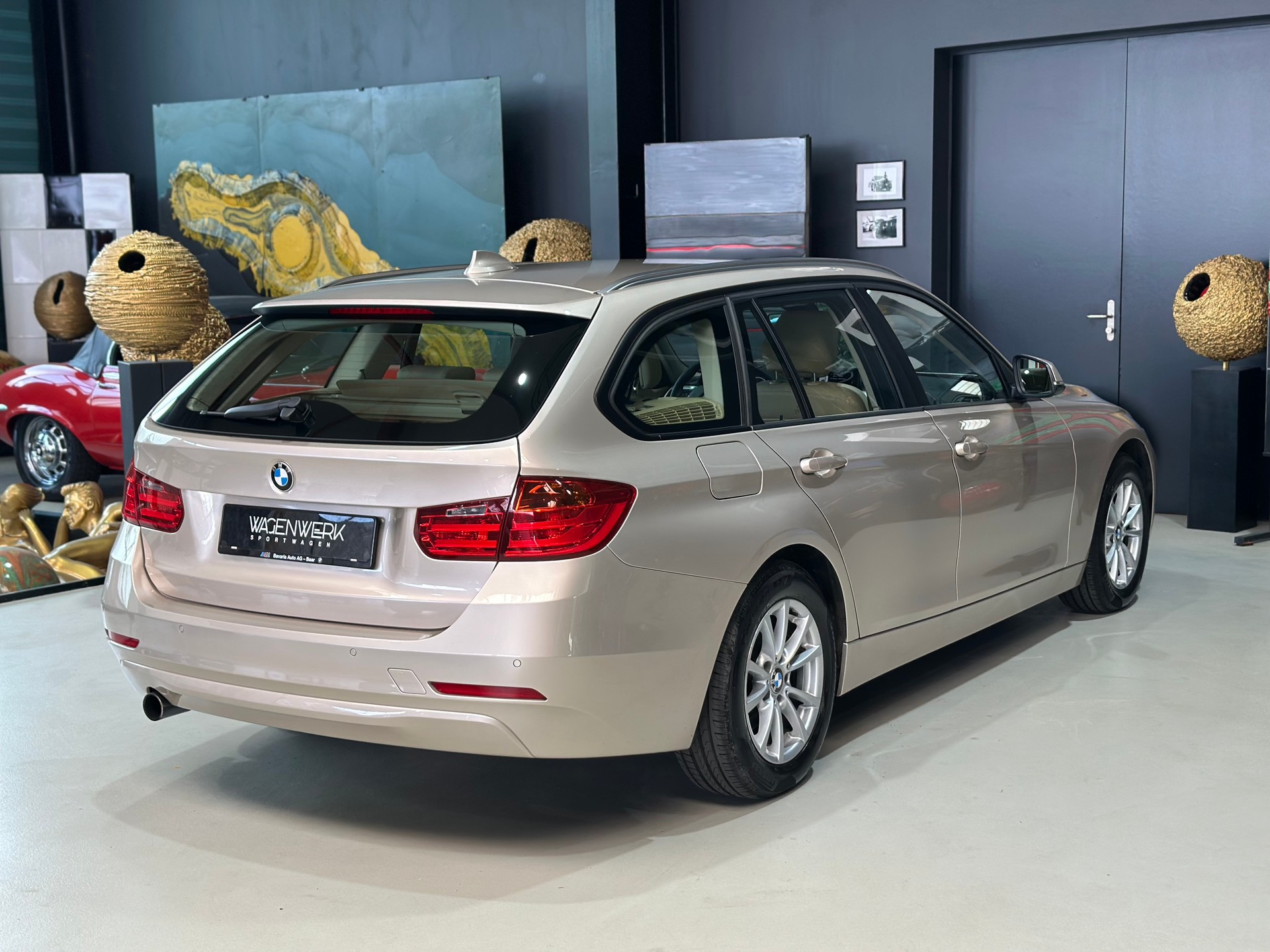 BMW 320i xDrive Touring Modern Line Steptronic-image-7