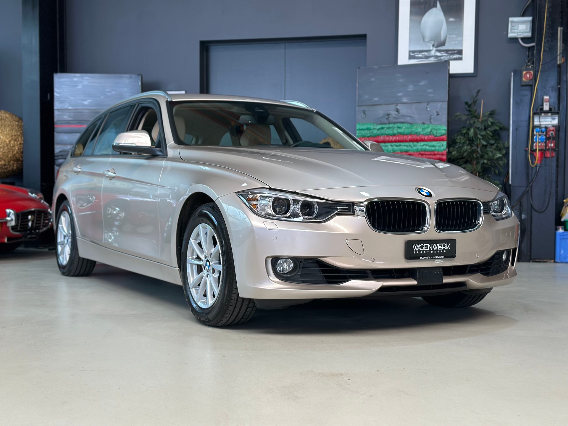 BMW 320i xDrive Touring Modern Line Steptronic-image-0
