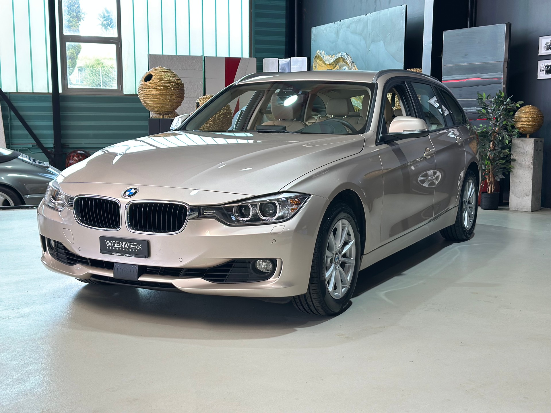 BMW 320i xDrive Touring Modern Line Steptronic-image-3