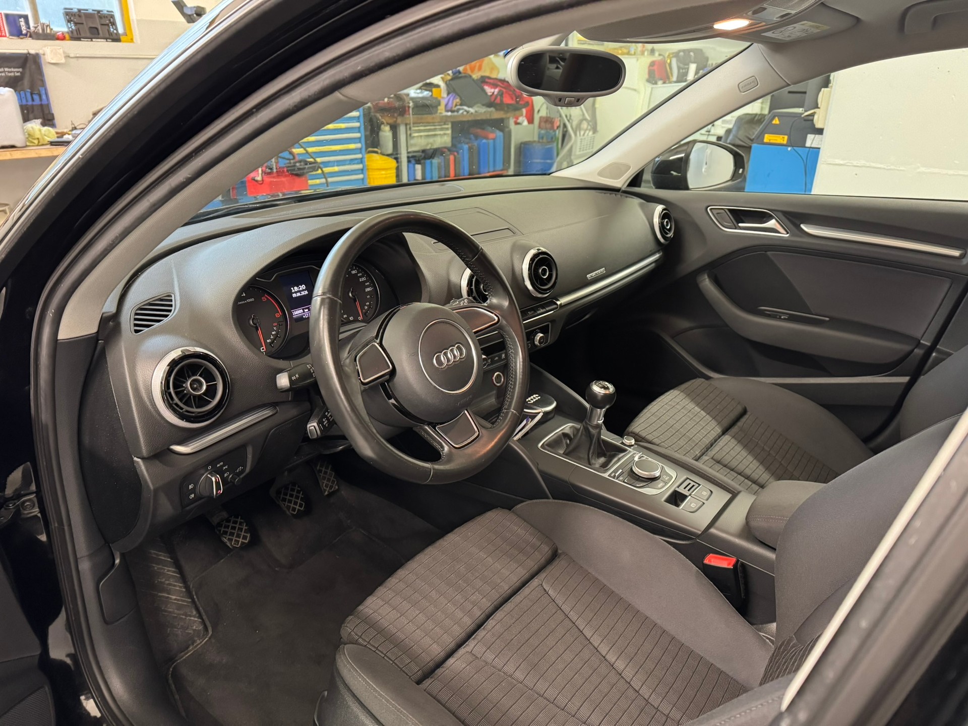 AUDI A3 Sportback 2.0 TDI Attraction quattro-image-5