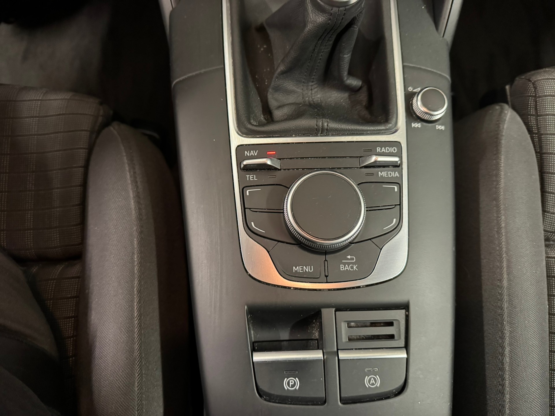 AUDI A3 Sportback 2.0 TDI Attraction quattro-image-13