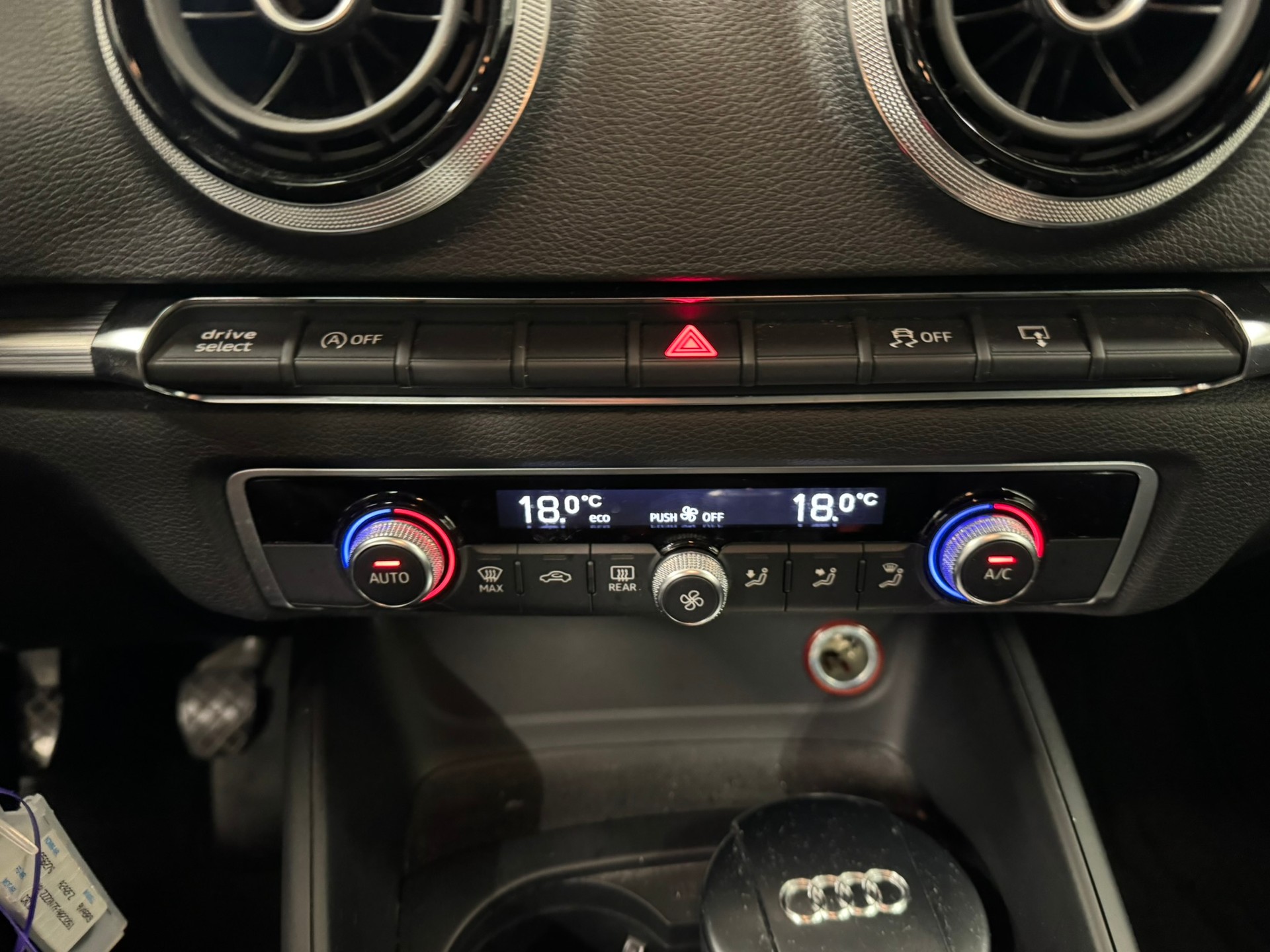 AUDI A3 Sportback 2.0 TDI Attraction quattro-image-12