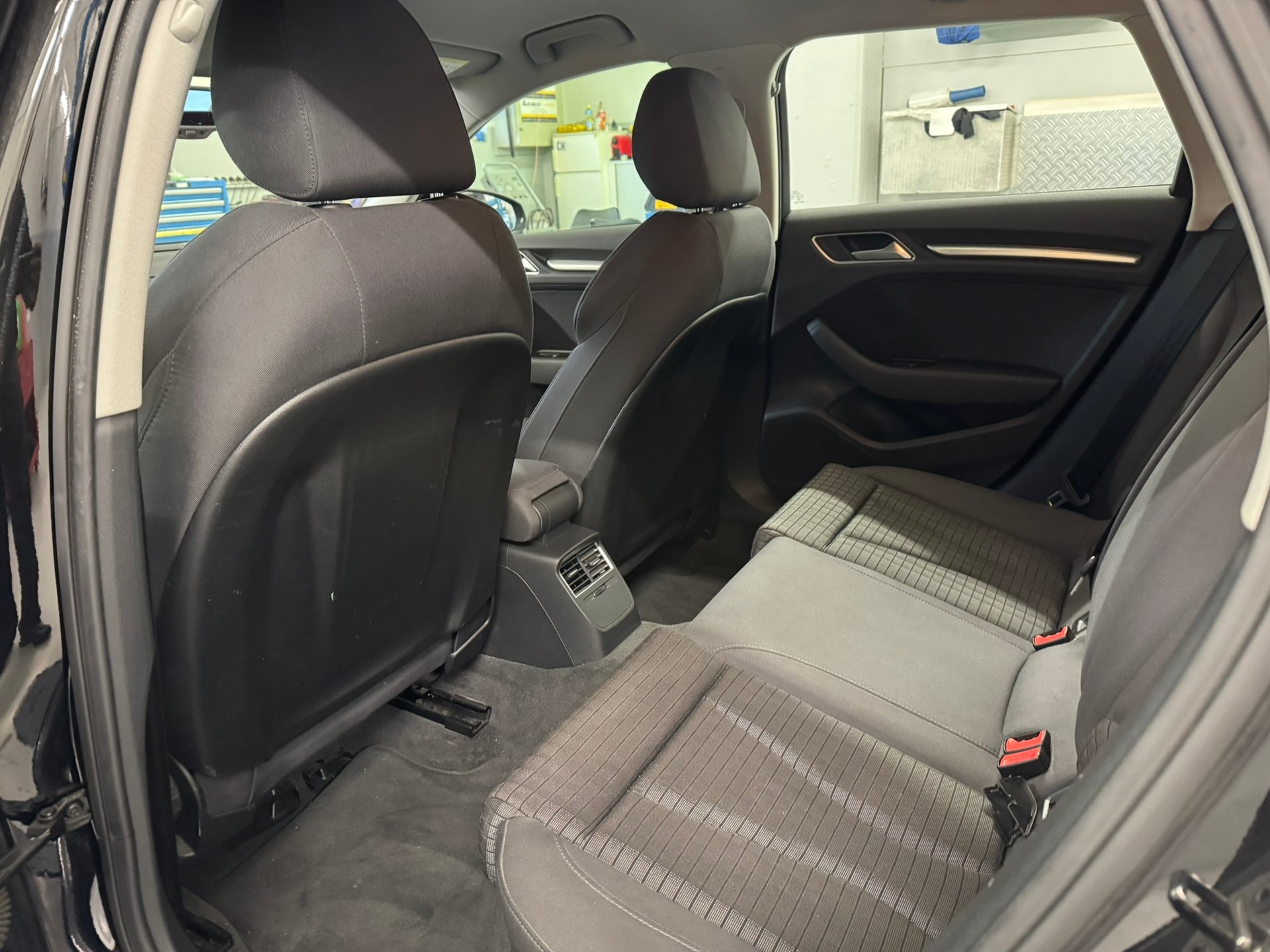 AUDI A3 Sportback 2.0 TDI Attraction quattro-image-8