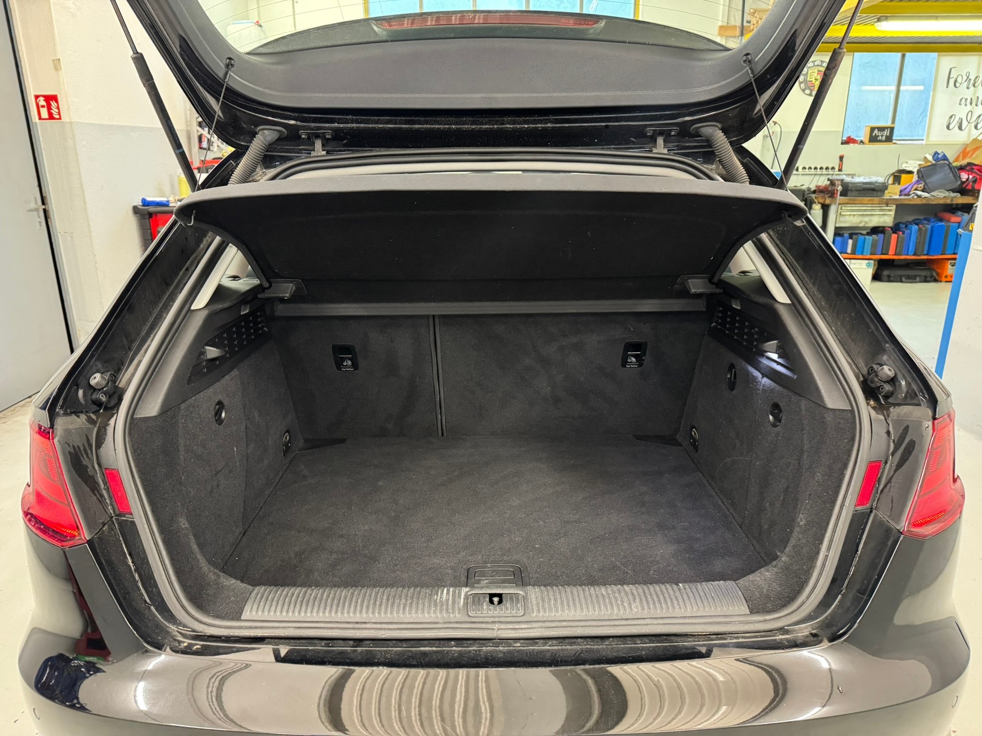 AUDI A3 Sportback 2.0 TDI Attraction quattro-image-9
