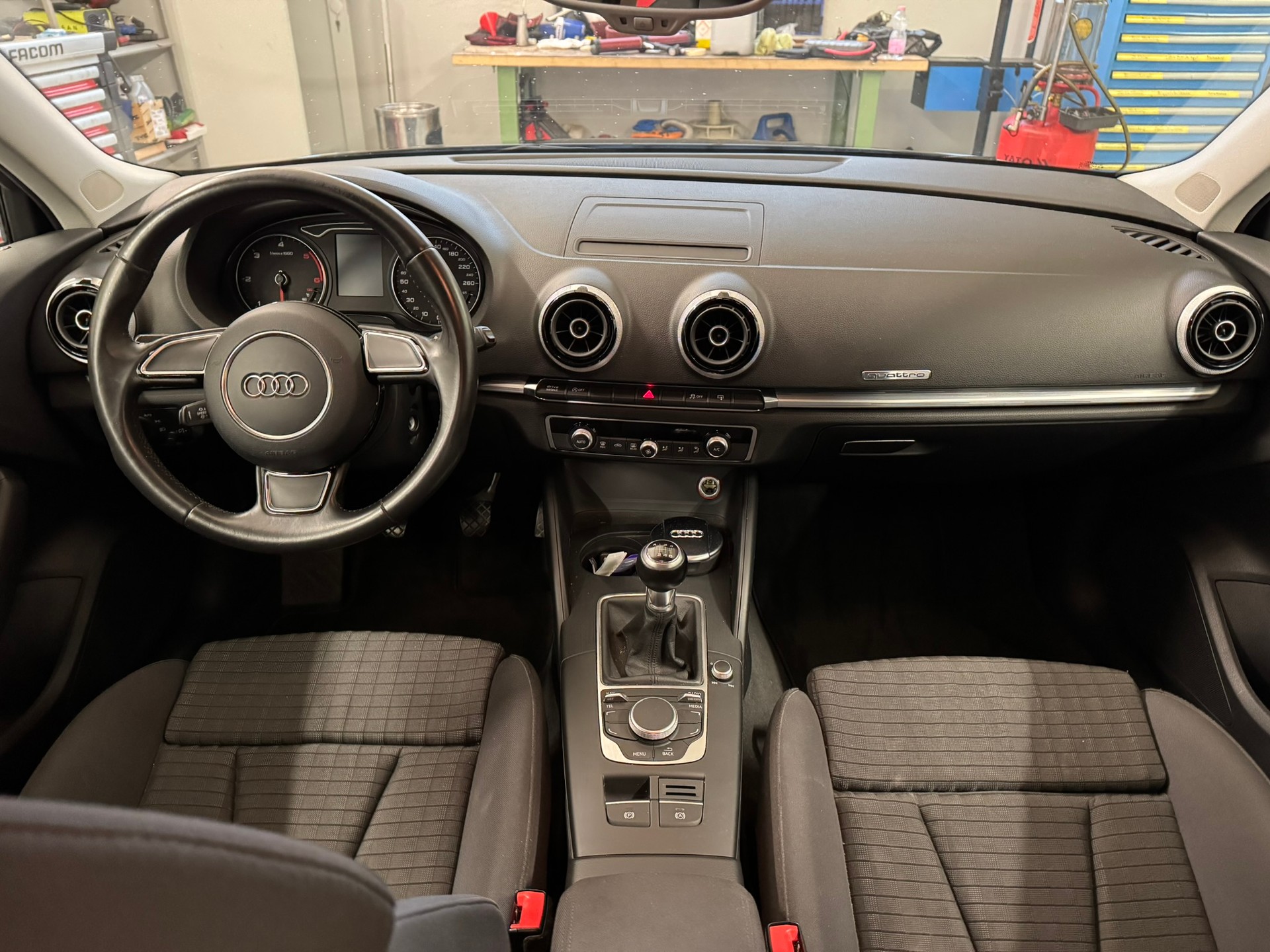 AUDI A3 Sportback 2.0 TDI Attraction quattro-image-4