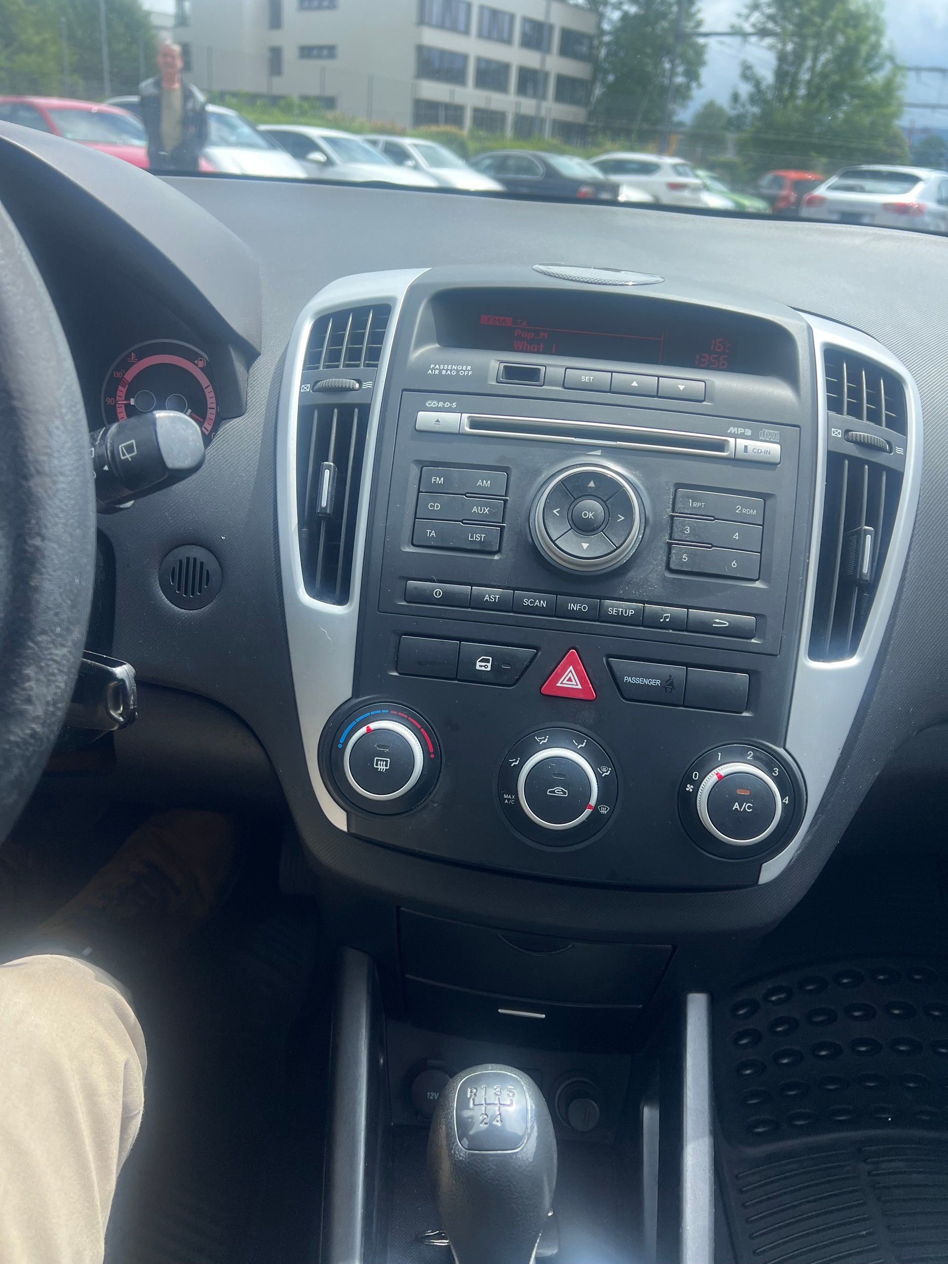 KIA Cee'd 1.4 16V Basic-image-11