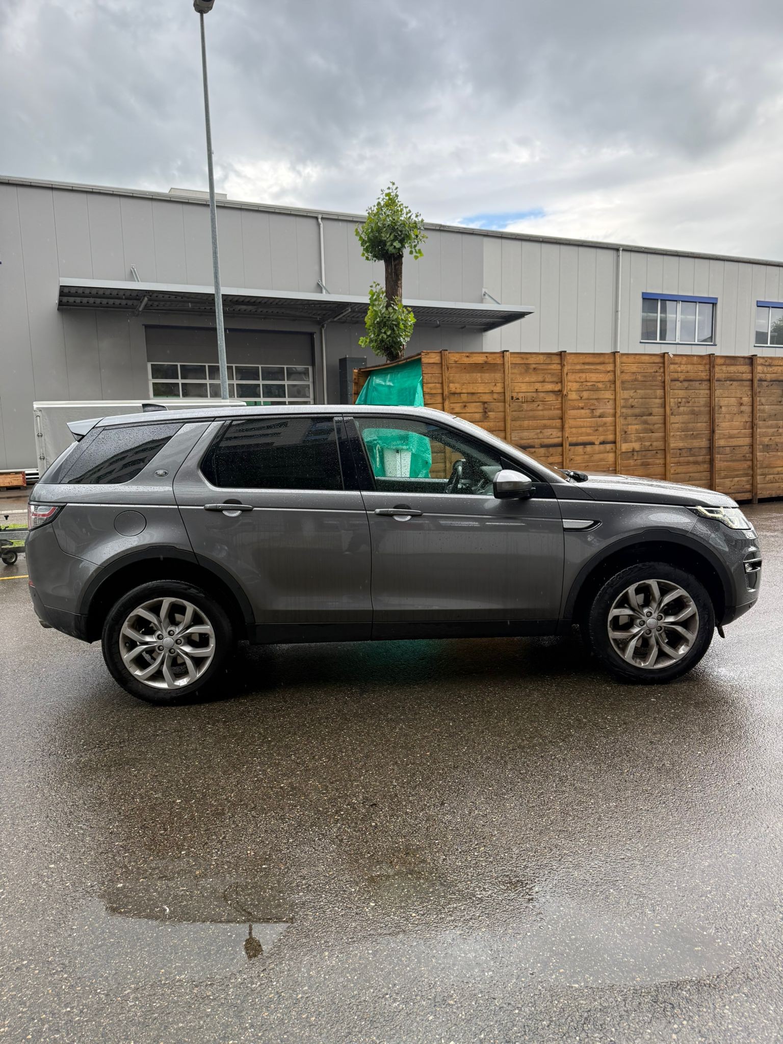 LAND ROVER Discovery Sport 2.0 TD4 SE AT9-image-3