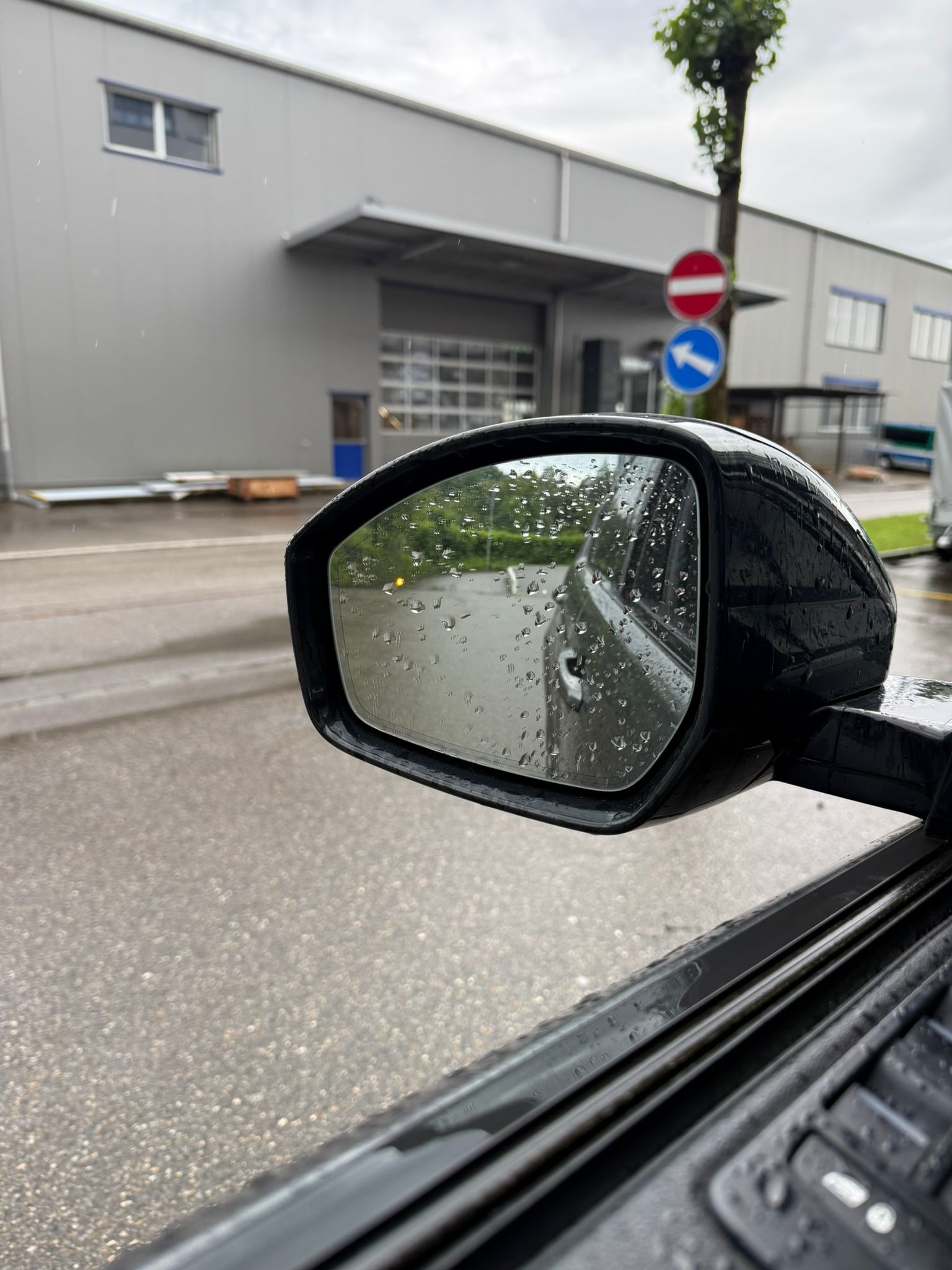 LAND ROVER Discovery Sport 2.0 TD4 SE AT9-image-13