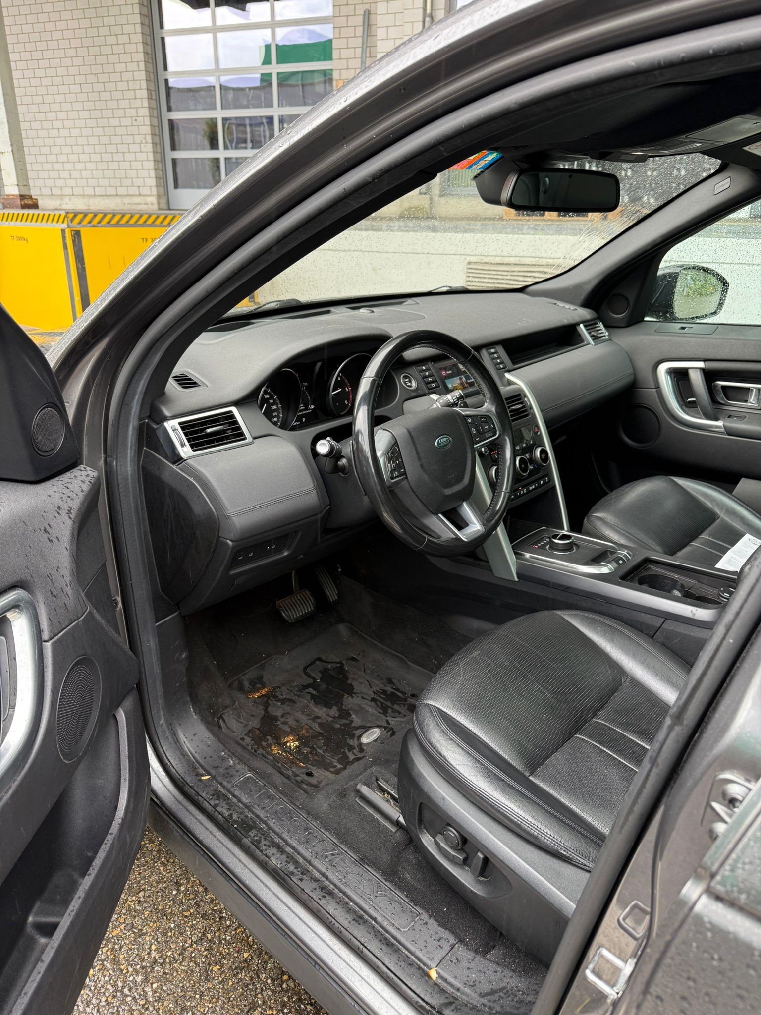 LAND ROVER Discovery Sport 2.0 TD4 SE AT9-image-9