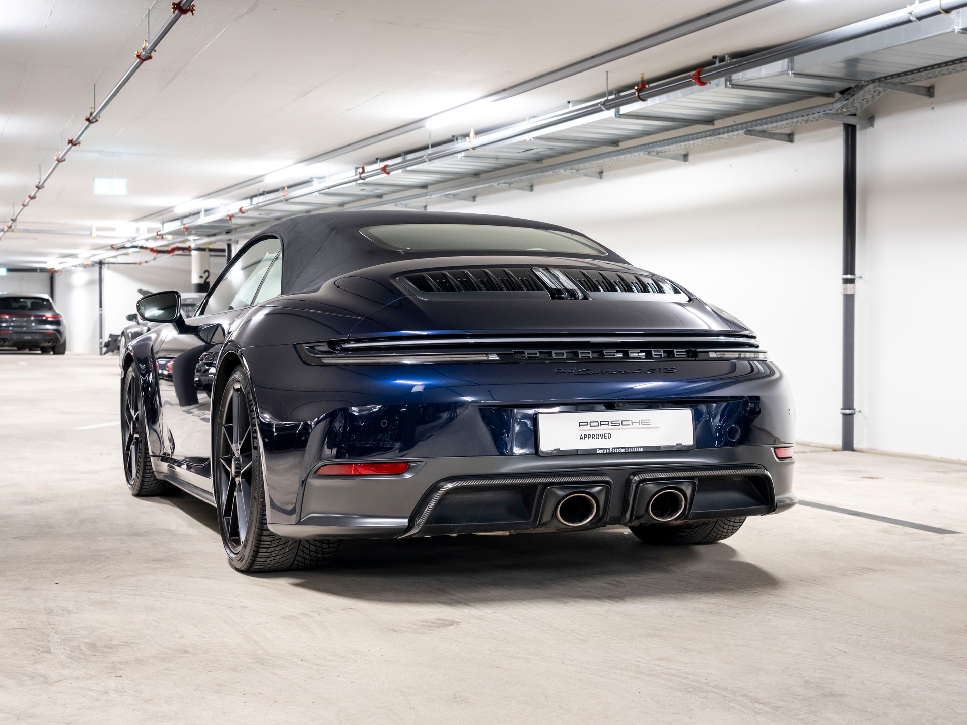 PORSCHE 911 Carrera 4 Cabriolet GTS PDK-image-2