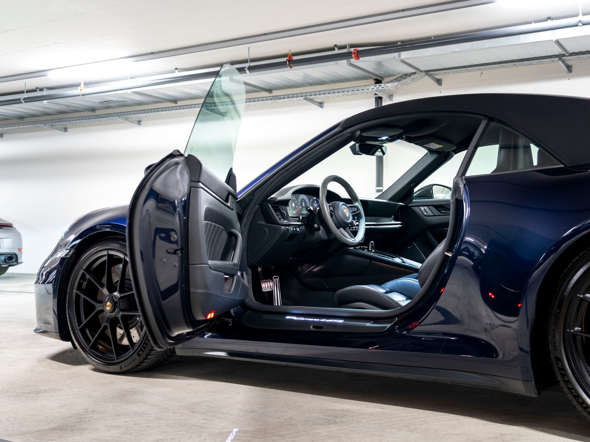 PORSCHE 911 Carrera 4 Cabriolet GTS PDK-image-10