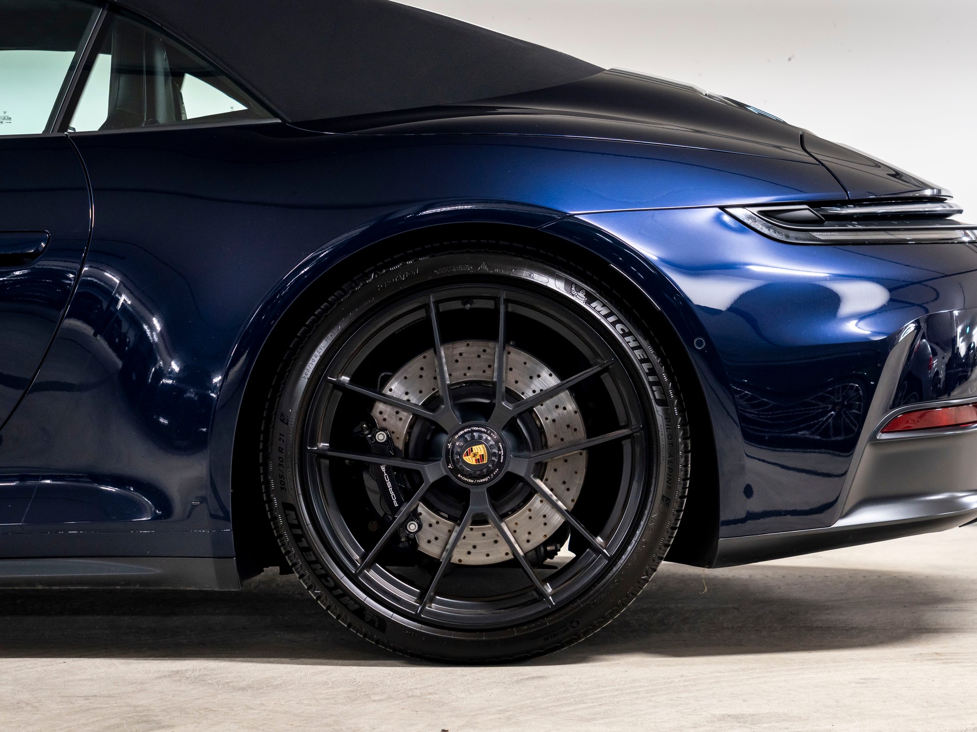 PORSCHE 911 Carrera 4 Cabriolet GTS PDK-image-8