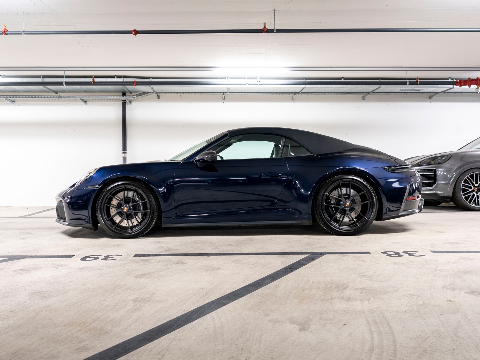PORSCHE 911 Carrera 4 Cabriolet GTS PDK-image-1
