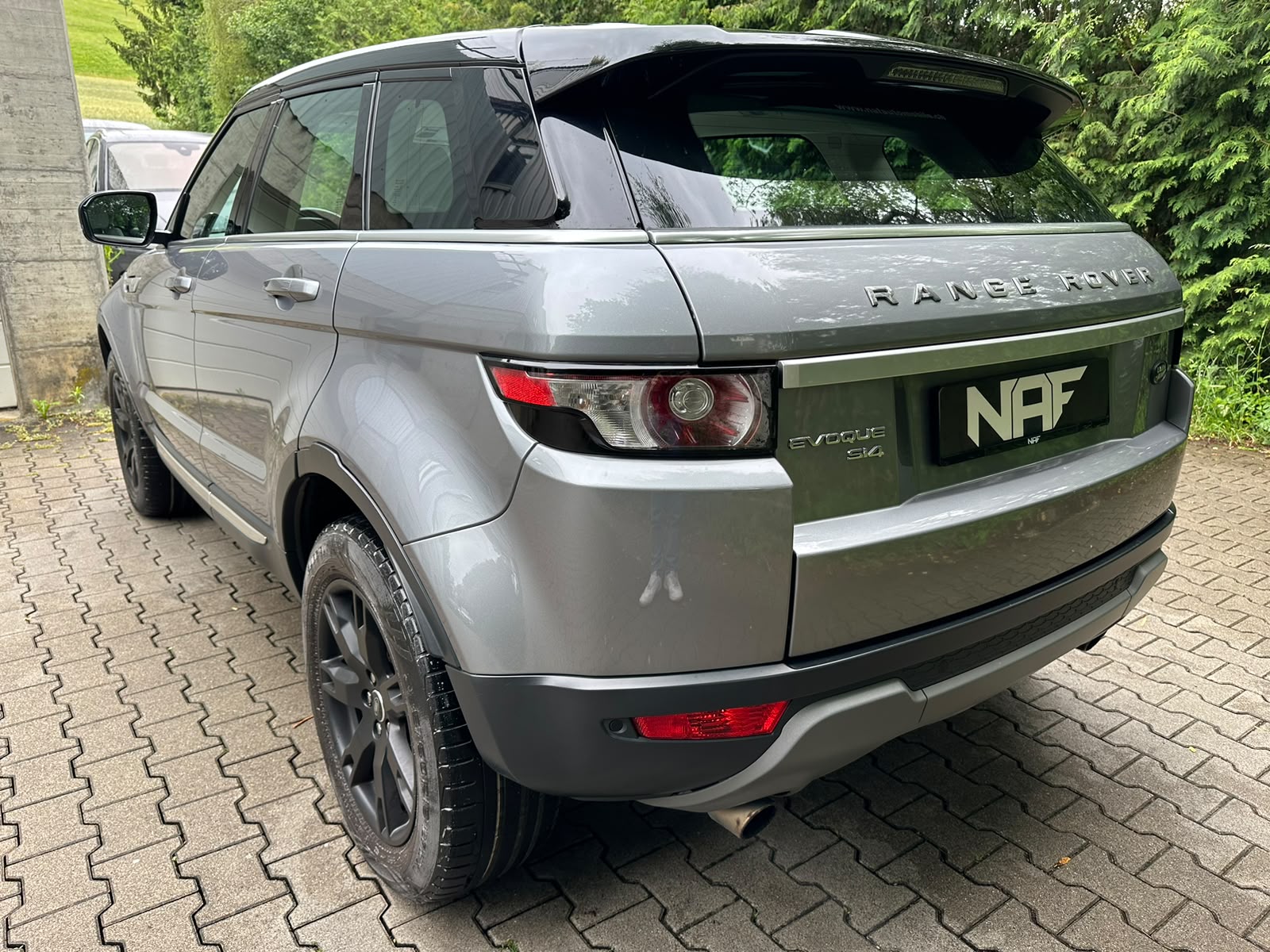 LAND ROVER Range Rover Evoque 2.0 Si4 Prestige AT6-image-2