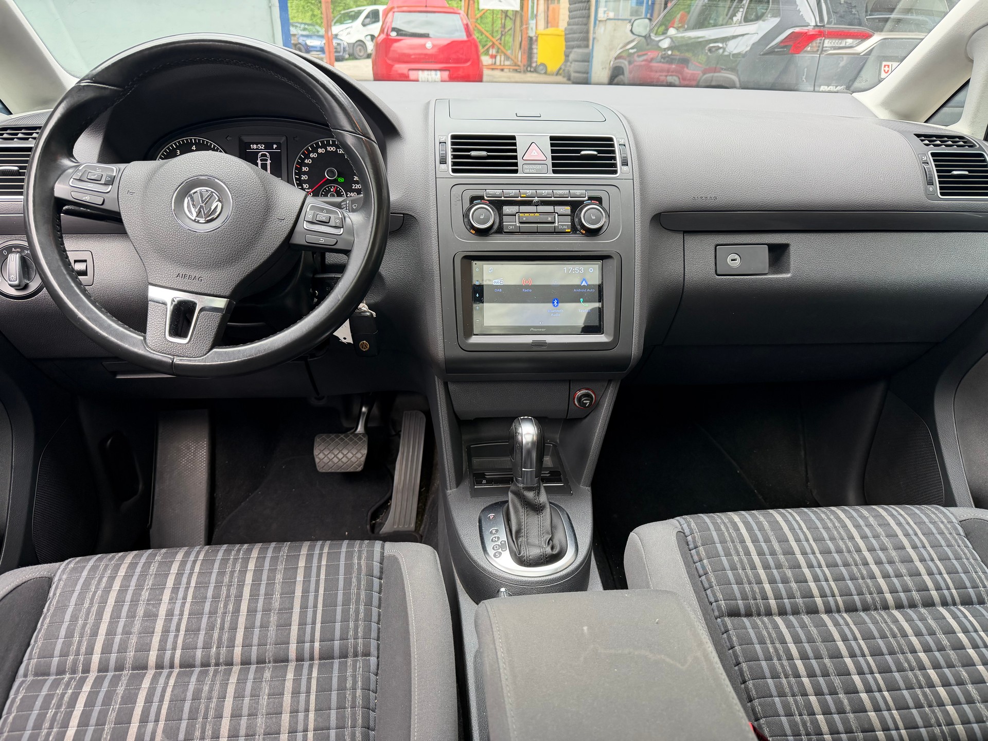 VW CrossTouran 1.4 TSI DSG-image-2