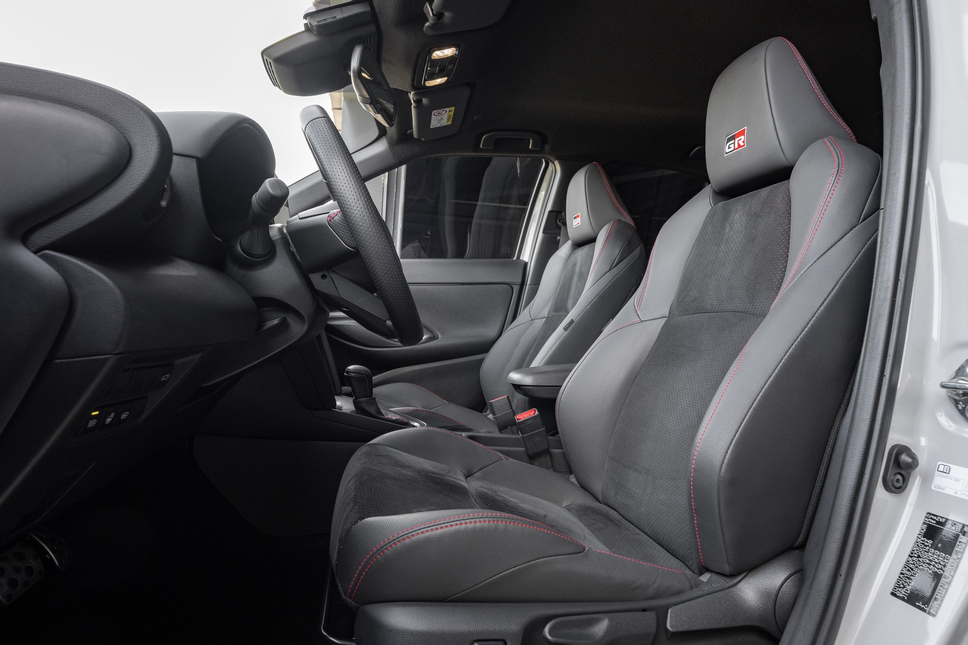 TOYOTA Yaris Cross 1.5 GR Sport e-CVT-image-9