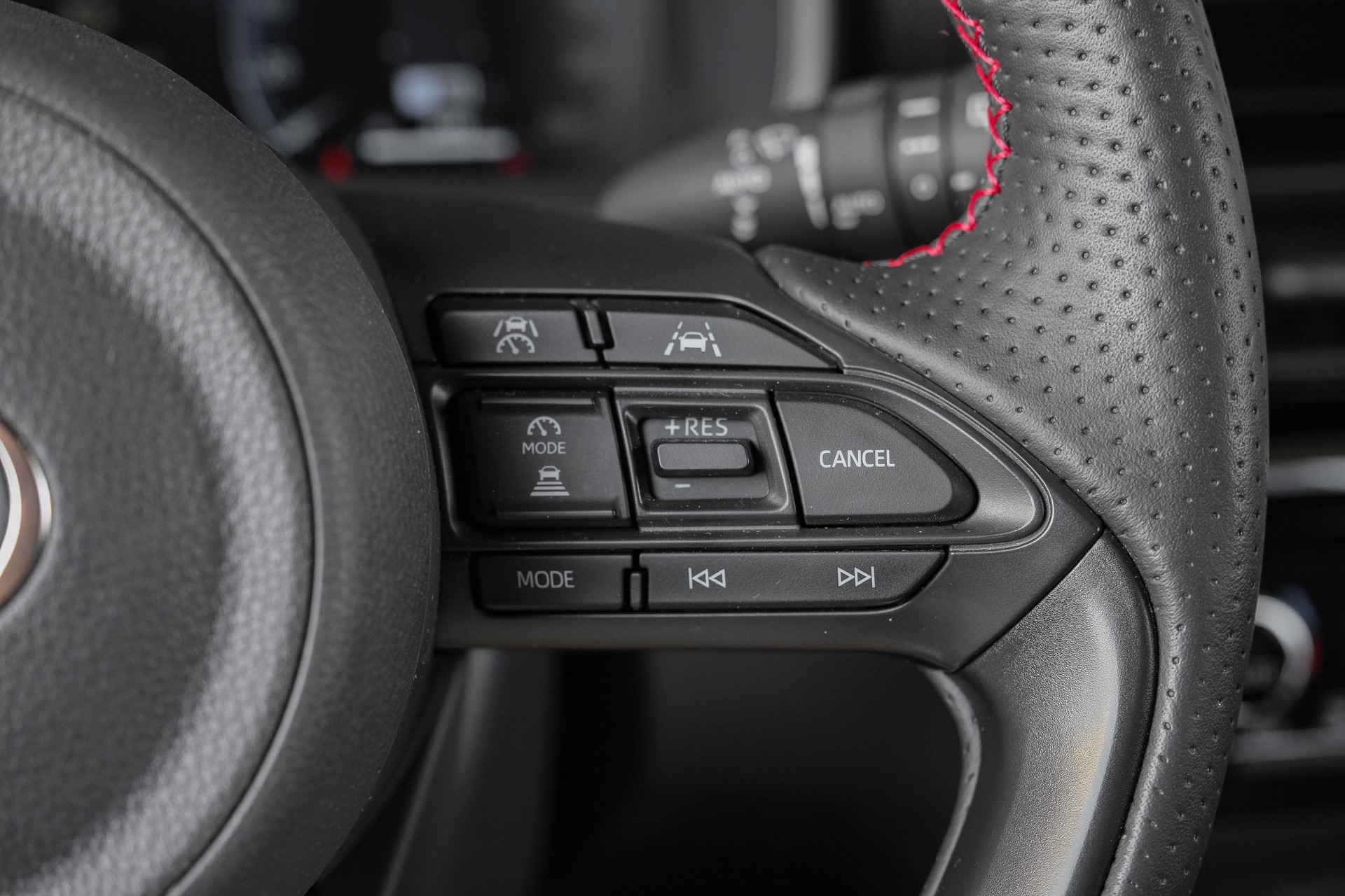 TOYOTA Yaris Cross 1.5 GR Sport e-CVT-image-20