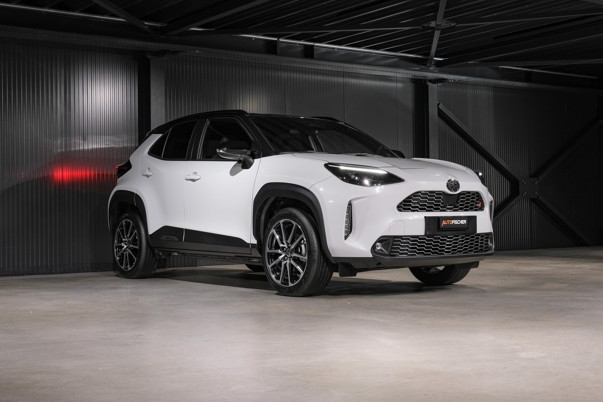 TOYOTA Yaris Cross 1.5 GR Sport e-CVT-image-4