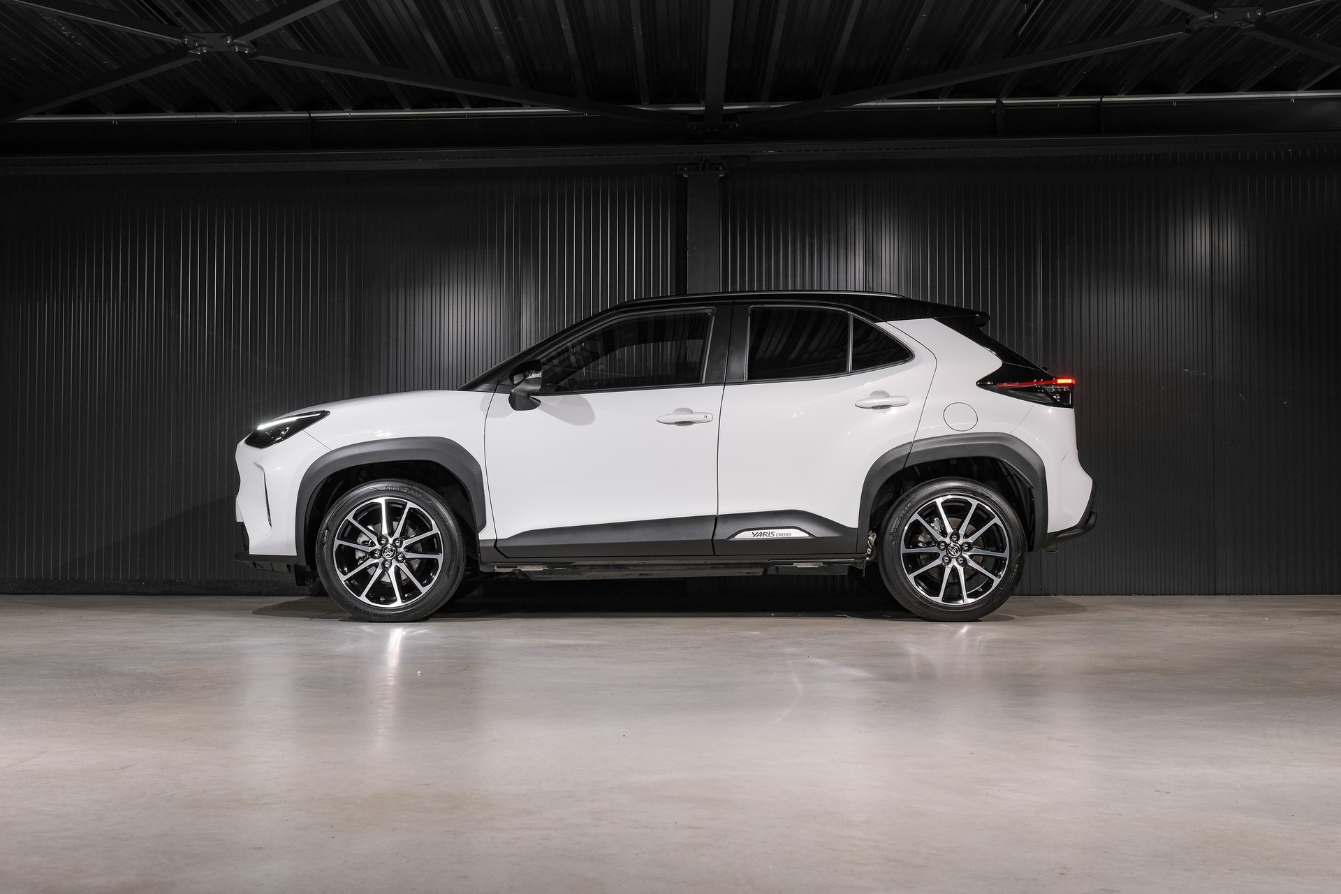 TOYOTA Yaris Cross 1.5 GR Sport e-CVT-image-8