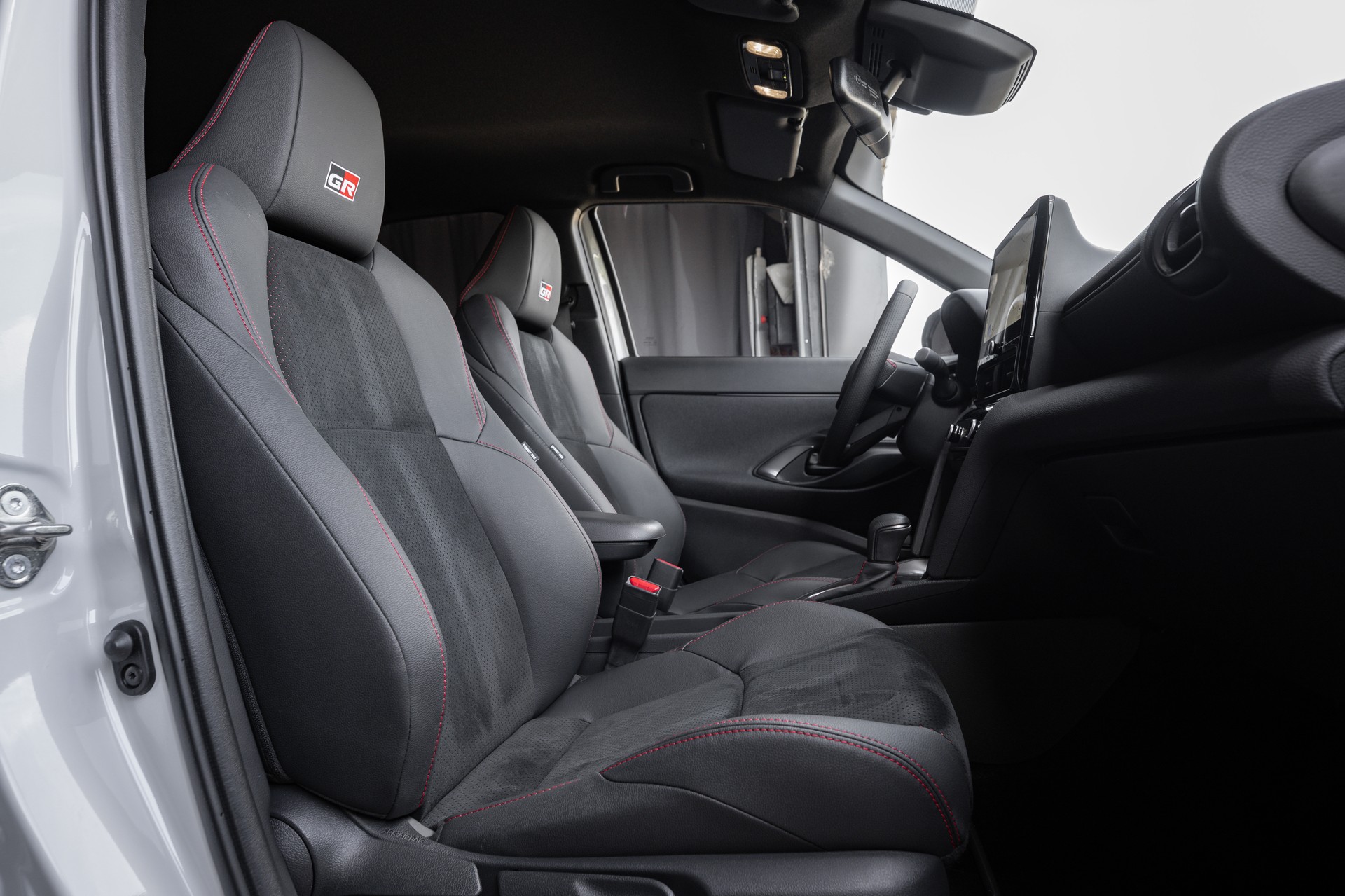 TOYOTA Yaris Cross 1.5 GR Sport e-CVT-image-10