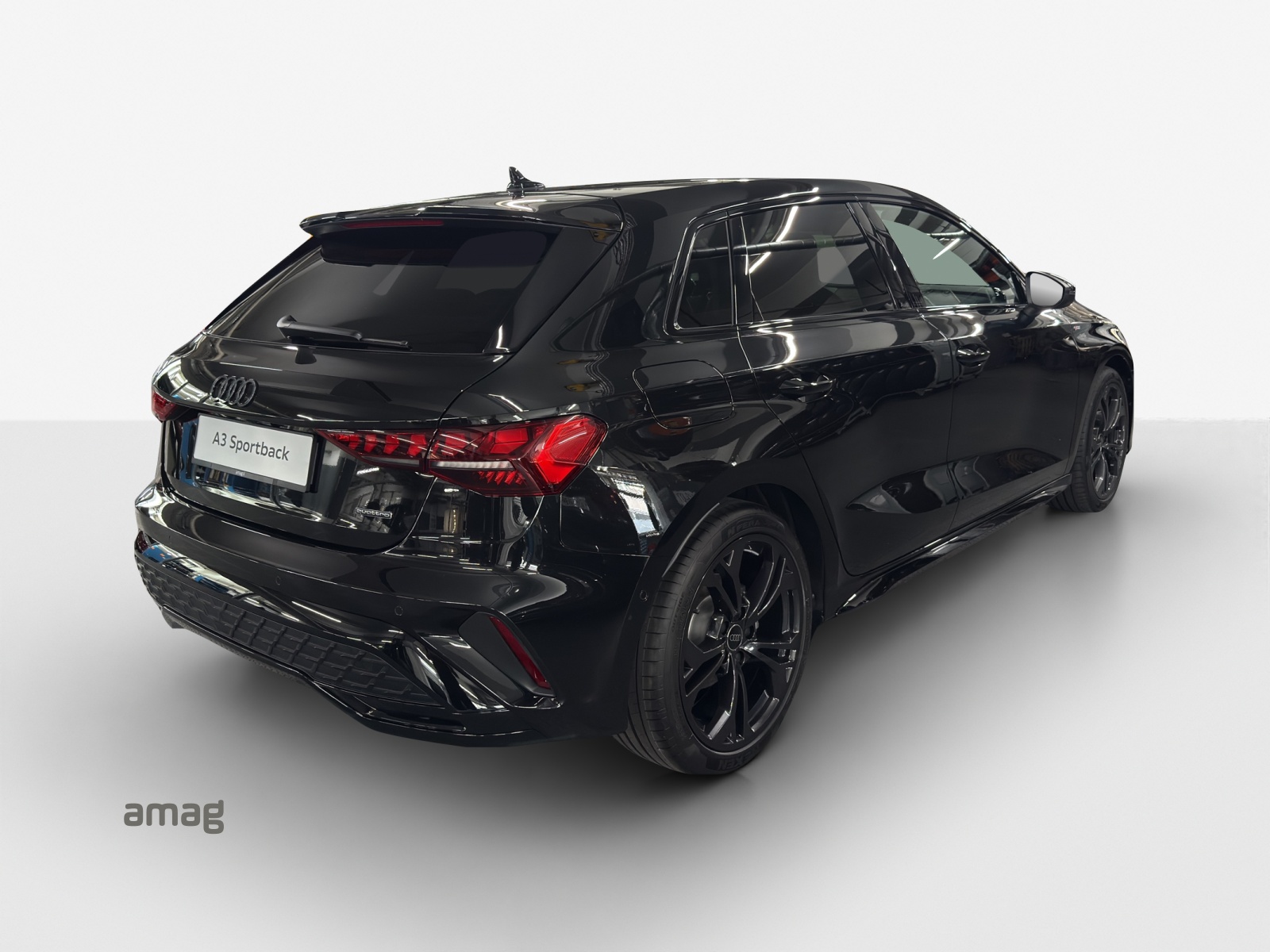 AUDI A3 Sportback TFSI 150 kW quattro S line S tronic-image-4