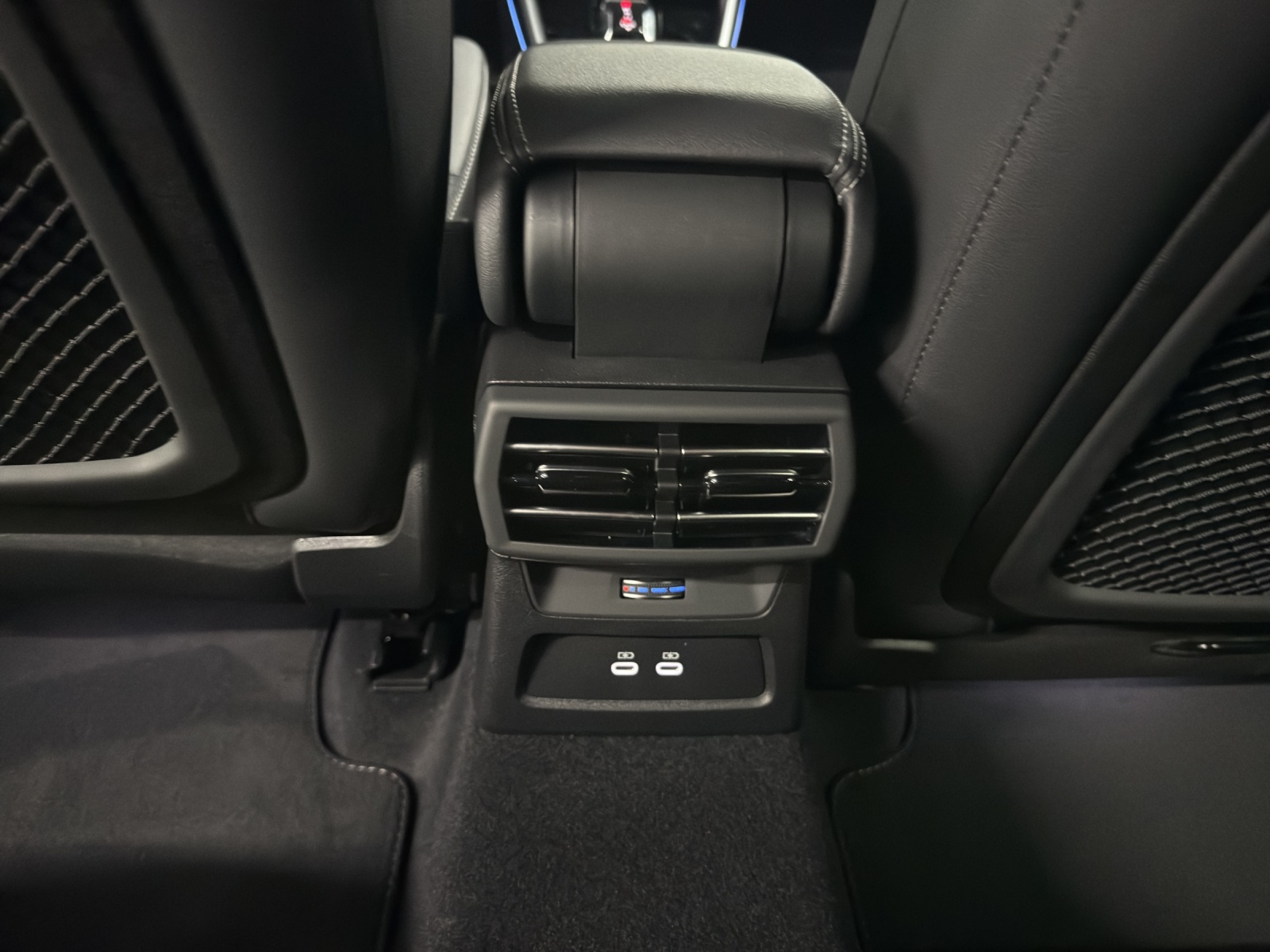 AUDI A3 Sportback TFSI 150 kW quattro S line S tronic-image-10