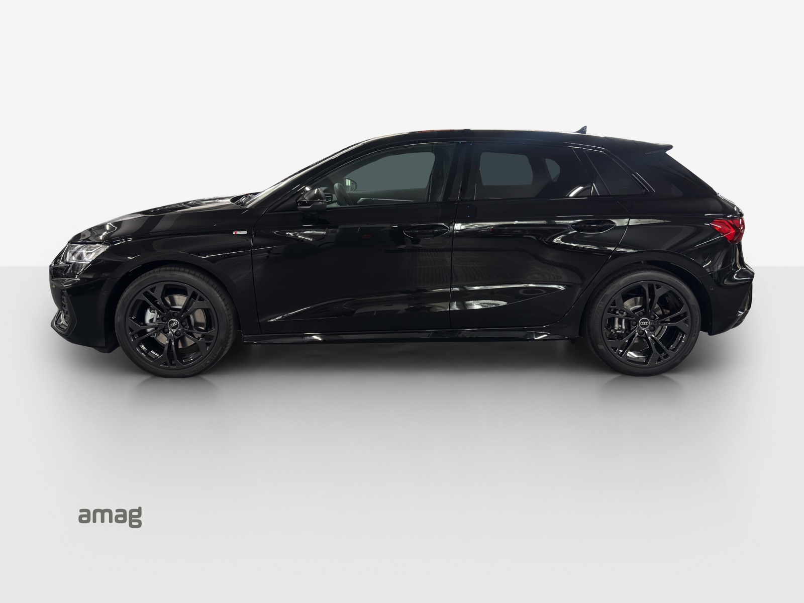 AUDI A3 Sportback TFSI 150 kW quattro S line S tronic-showroom-element-1