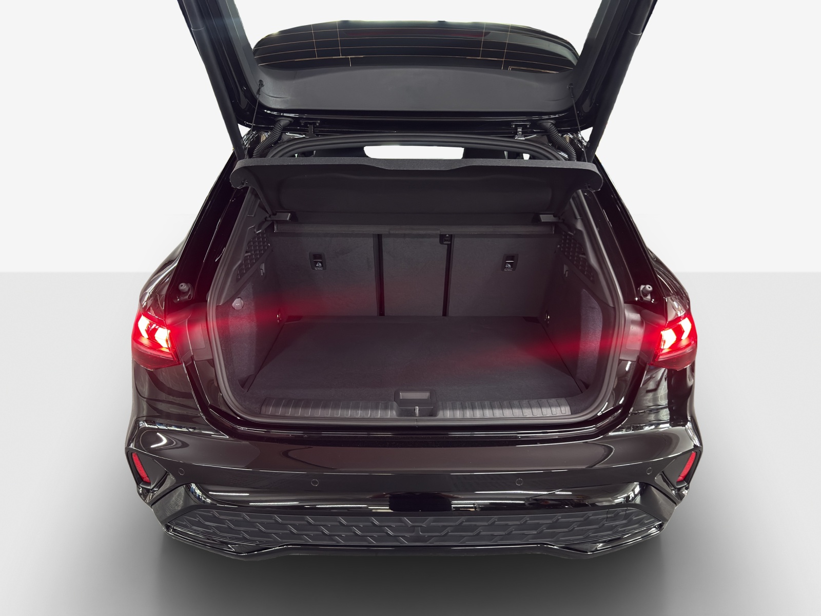 AUDI A3 Sportback TFSI 150 kW quattro S line S tronic-image-12