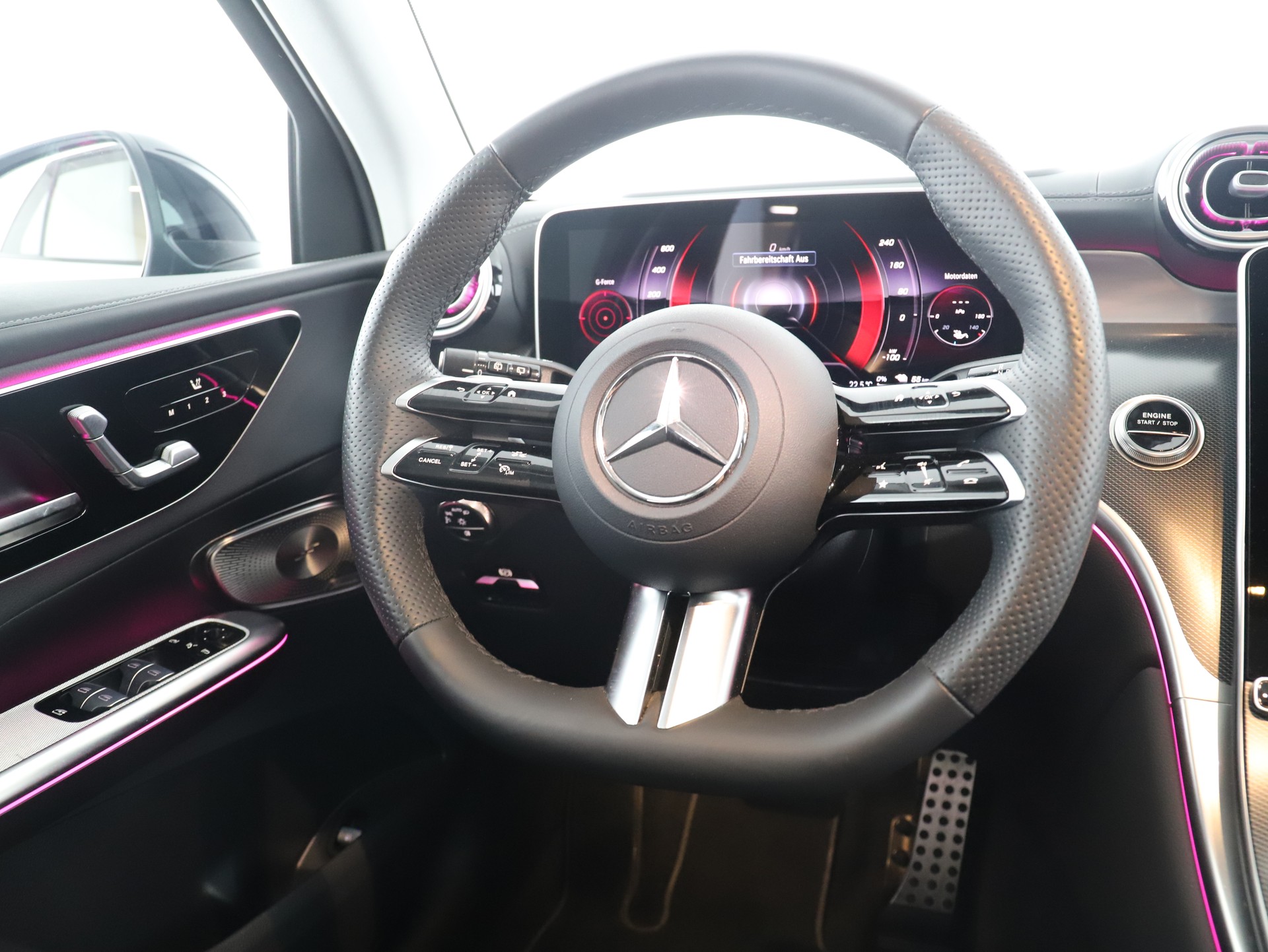 MERCEDES-BENZ GLC 300 e 4M 9G-Tronic-image-9