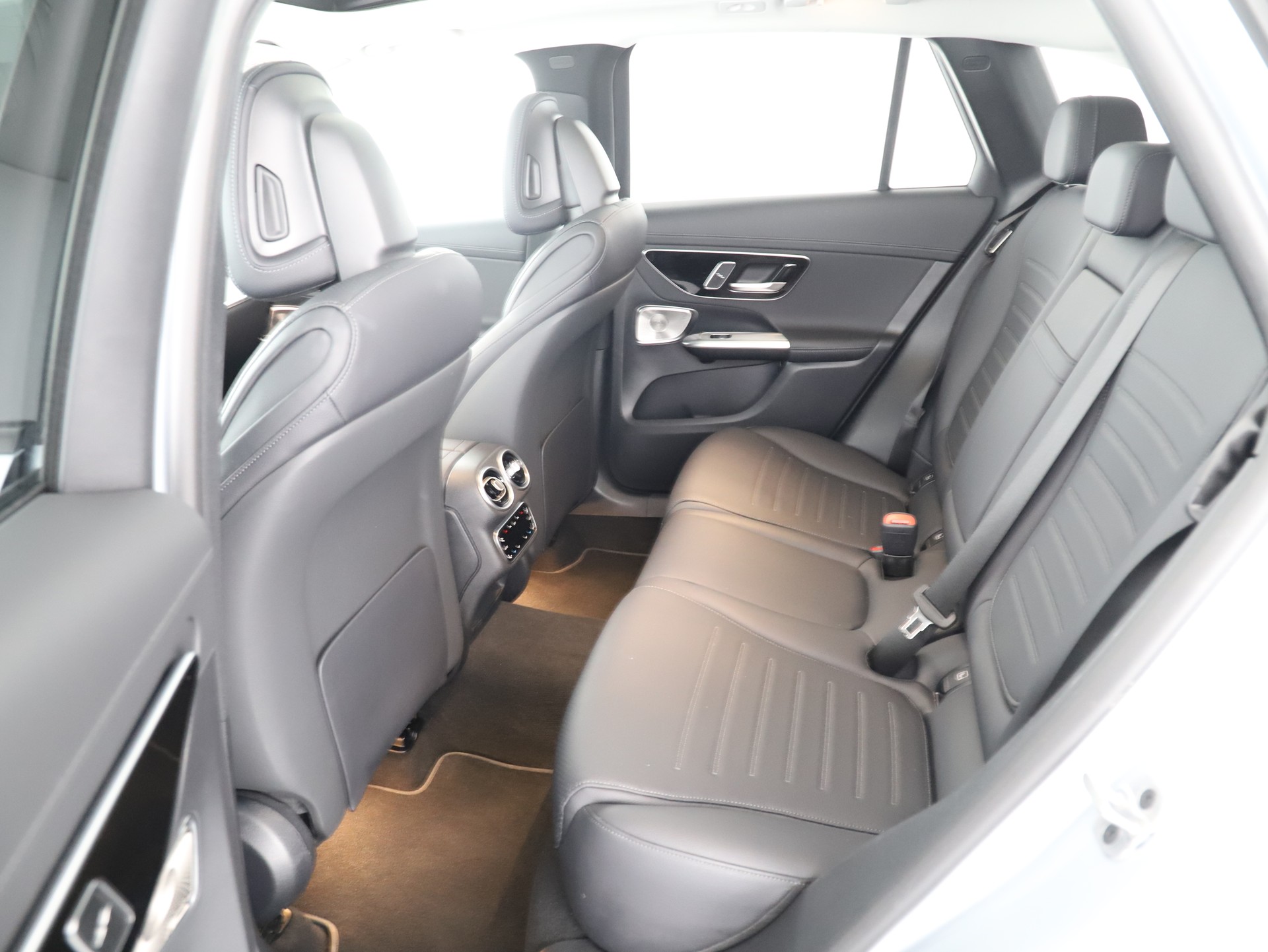 MERCEDES-BENZ GLC 300 e 4M 9G-Tronic-image-11